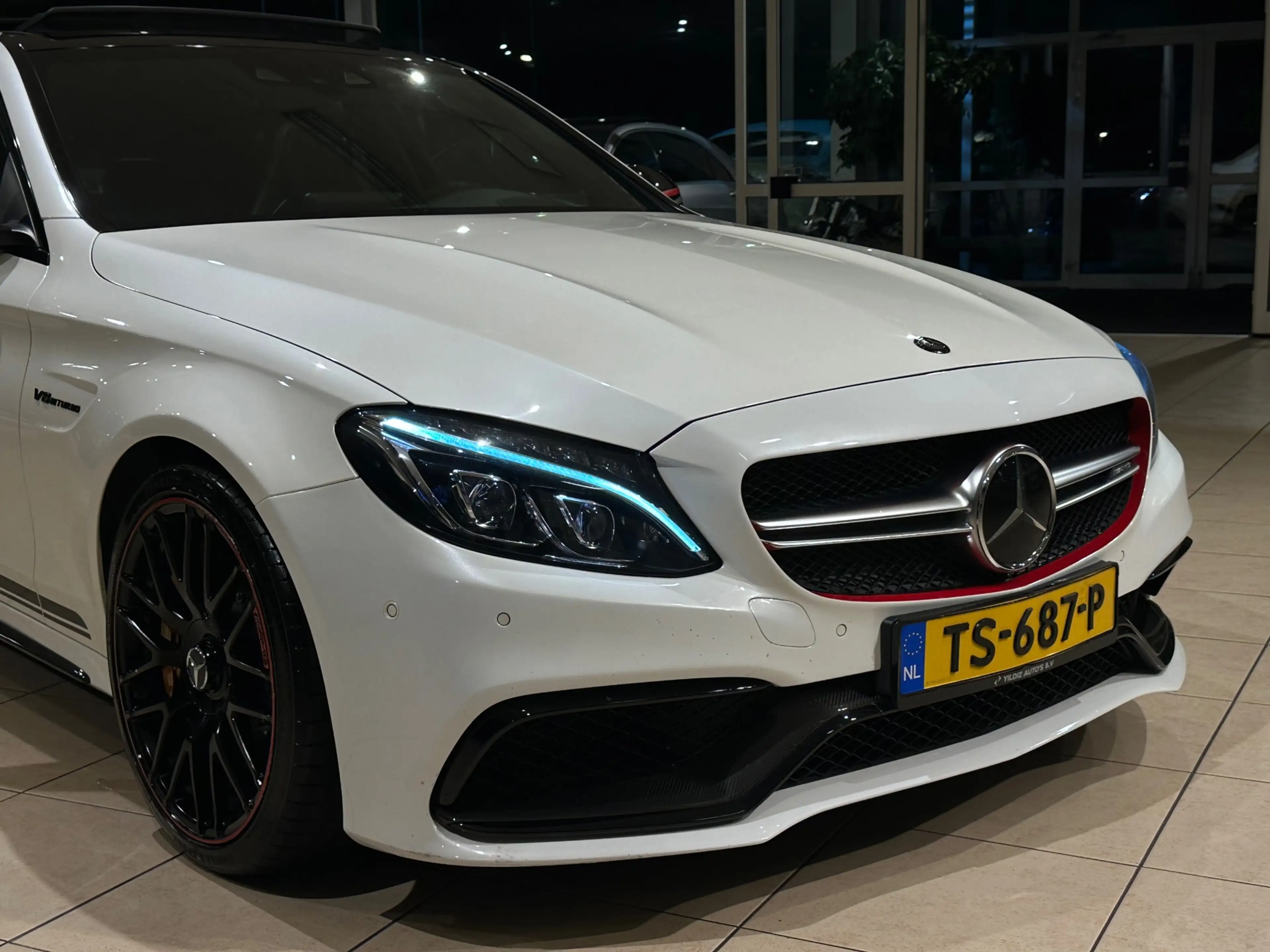 Mercedes-Benz C 63 AMG C S EDITION 1/CERAMIC/CARBON/PANO/DTR/VOLL — photo 5