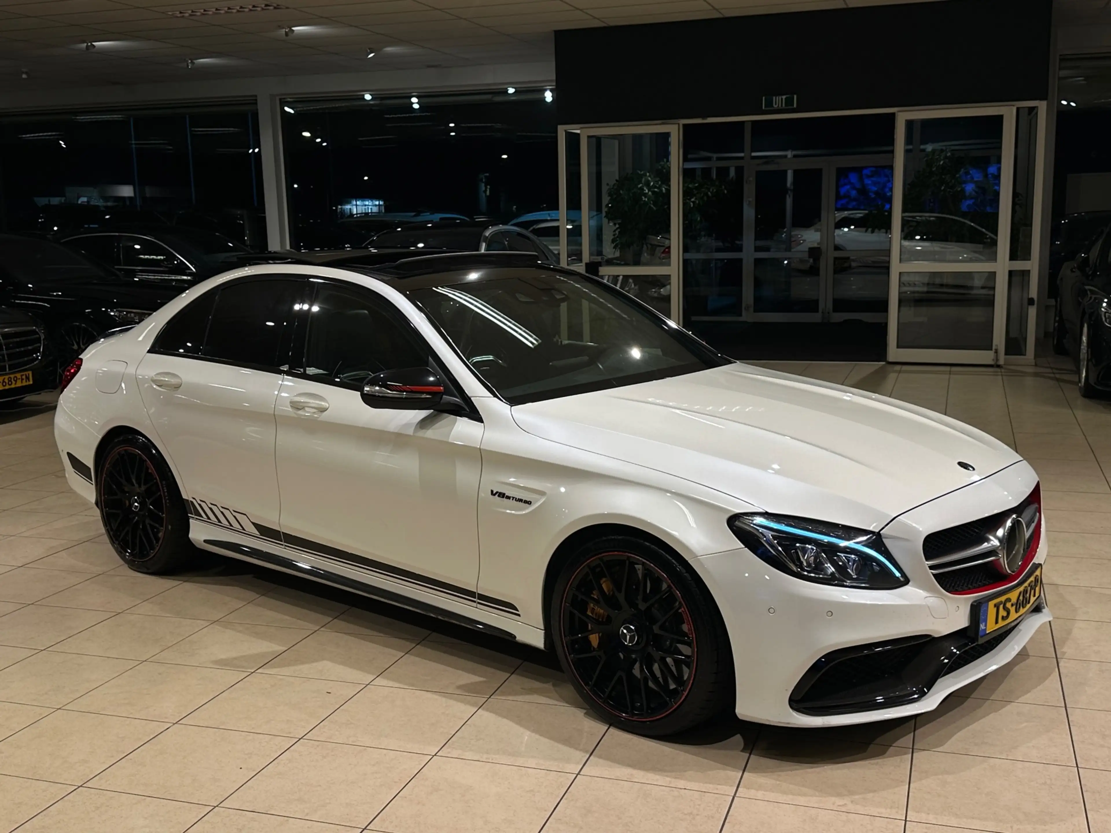 Mercedes-Benz C 63 AMG C S EDITION 1/CERAMIC/CARBON/PANO/DTR/VOLL — photo 9