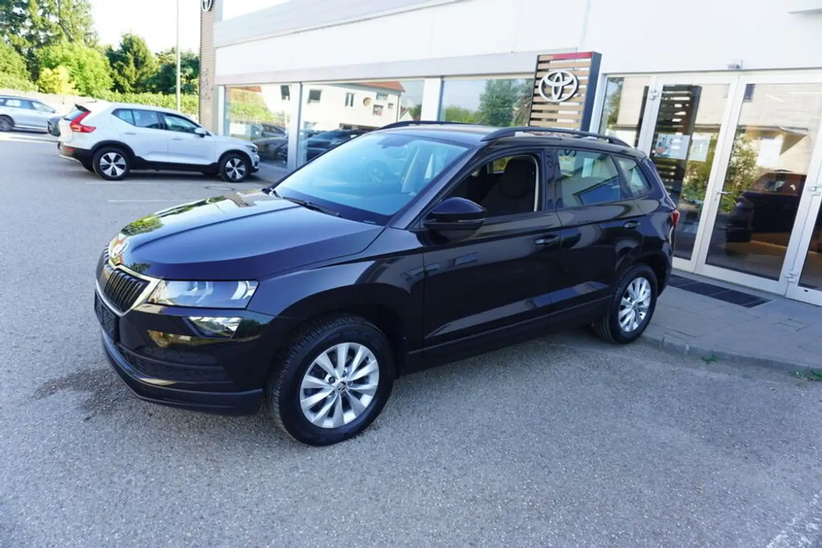 Skoda Karoq 2,0 TDI DSG *NAVI*KAMERA*AHK*SHZ* Schwarz - 2