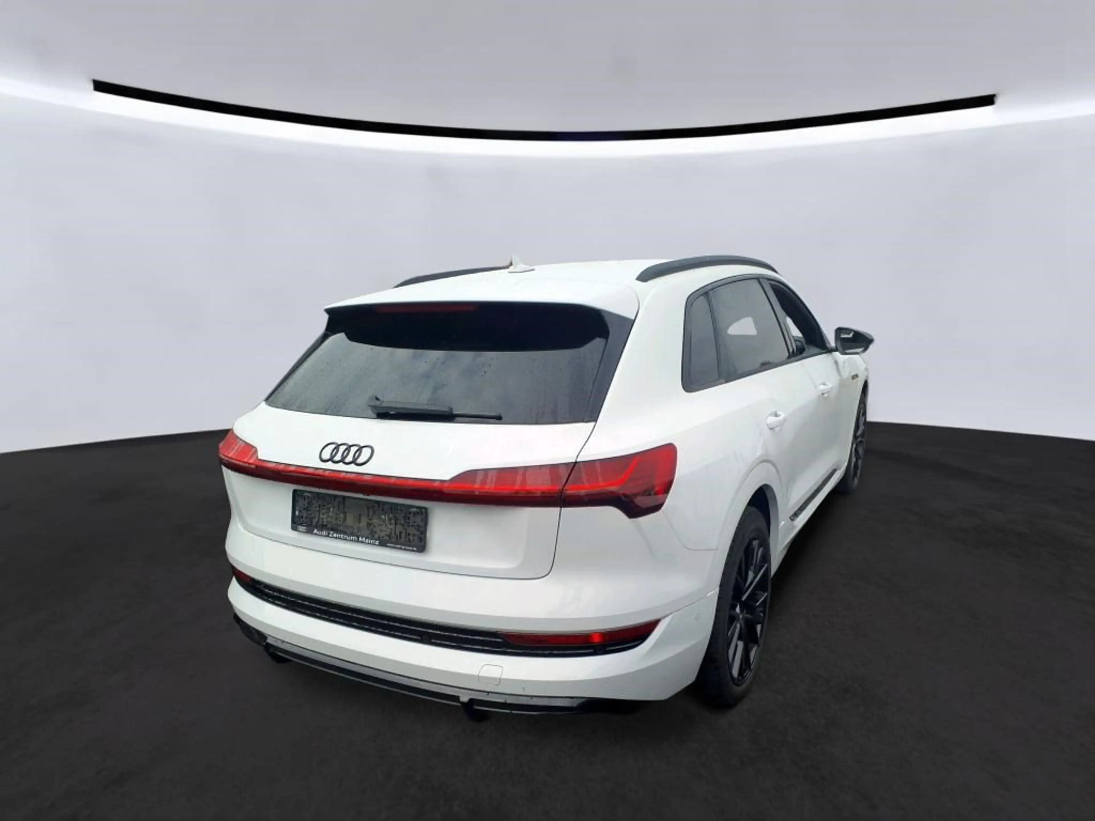 Audi e-tron 55 quattro S-line black edition AHK/KAMERA — photo 4