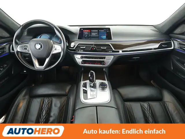 BMW 7 Series view 12