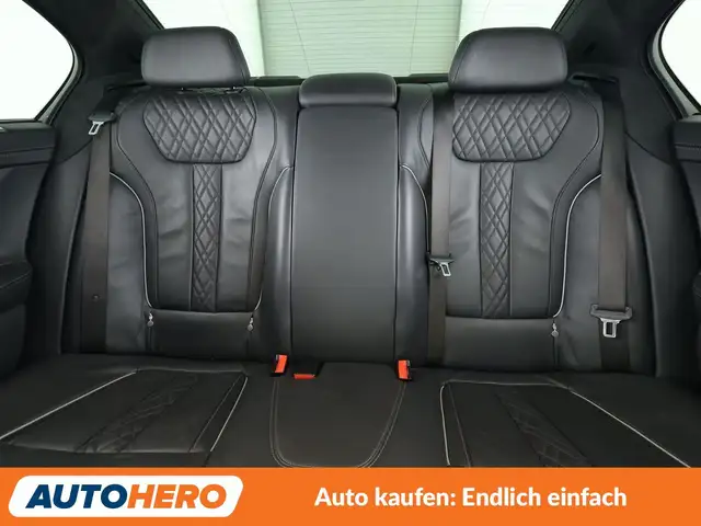 BMW 7 Series view 15