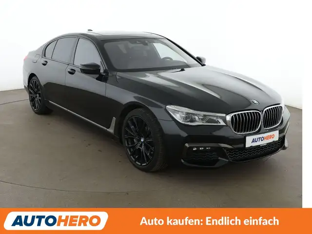 BMW 7 Series view 8