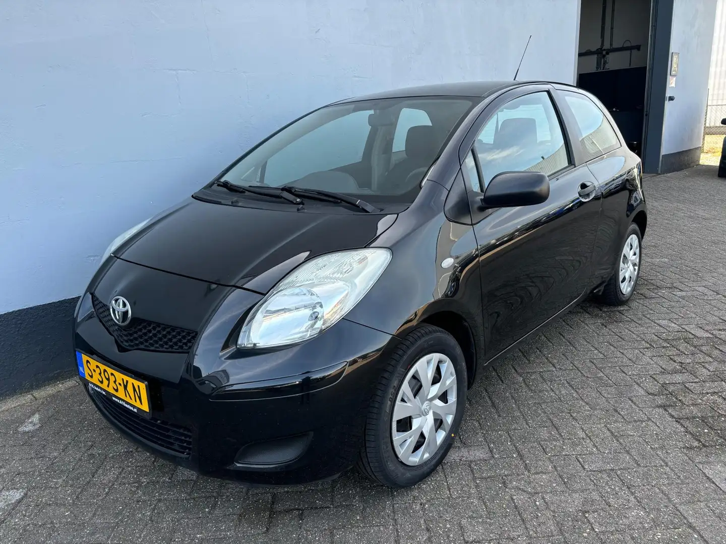 Toyota Yaris 1.0 VVTi Acces - Airco Zwart - 1