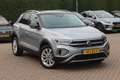 Volkswagen T-Roc 1.5 TSI Life Edition / Trekhaak / Navigatie / Park Grijs - thumbnail 34