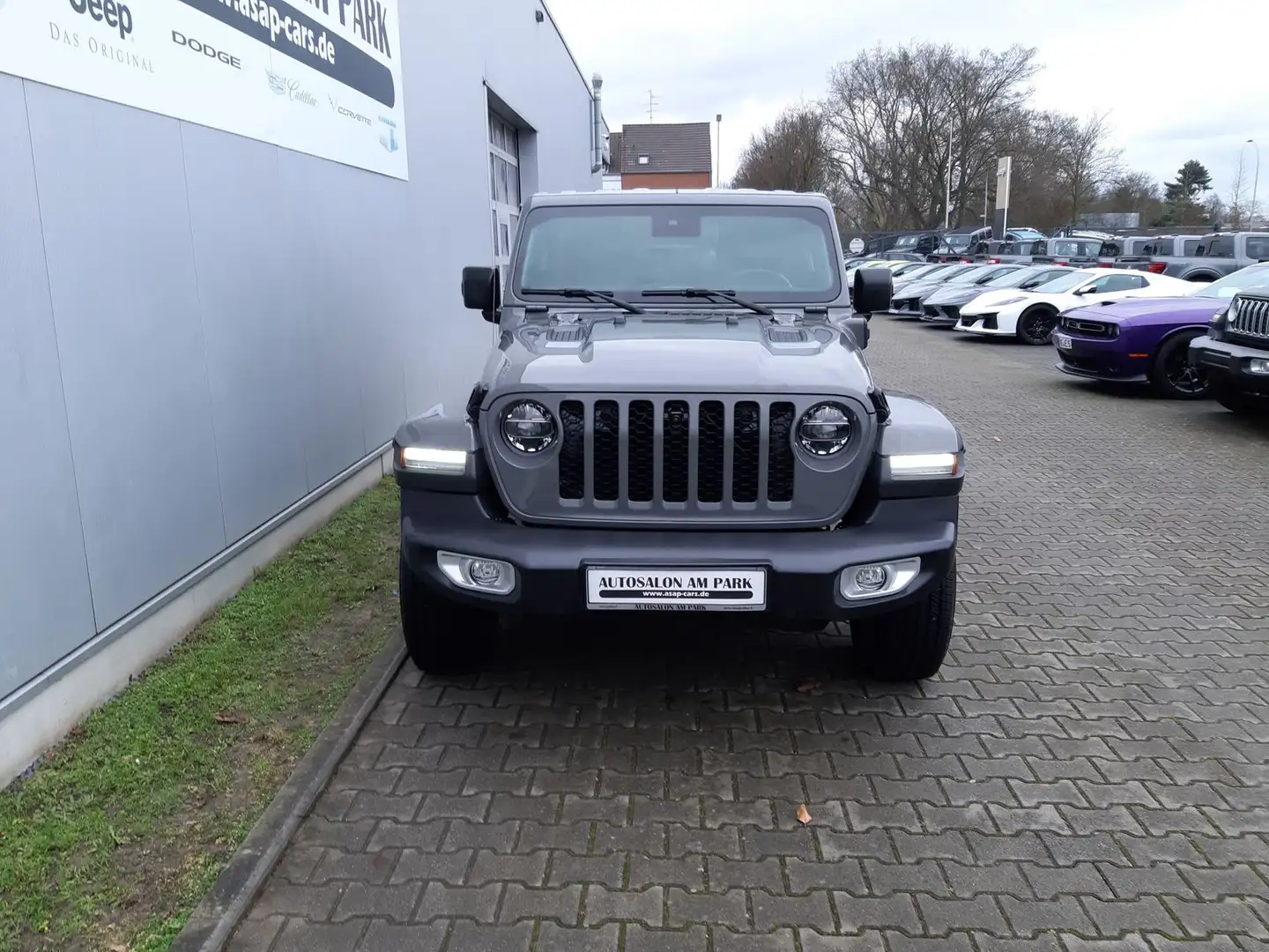 Jeep Wrangler Sahara PHEV Dual Top Grau - 2