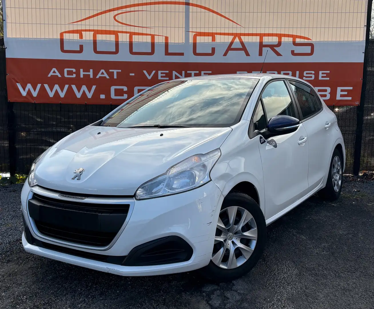 Peugeot 208 1.6 BlueHDi Weiß - 1