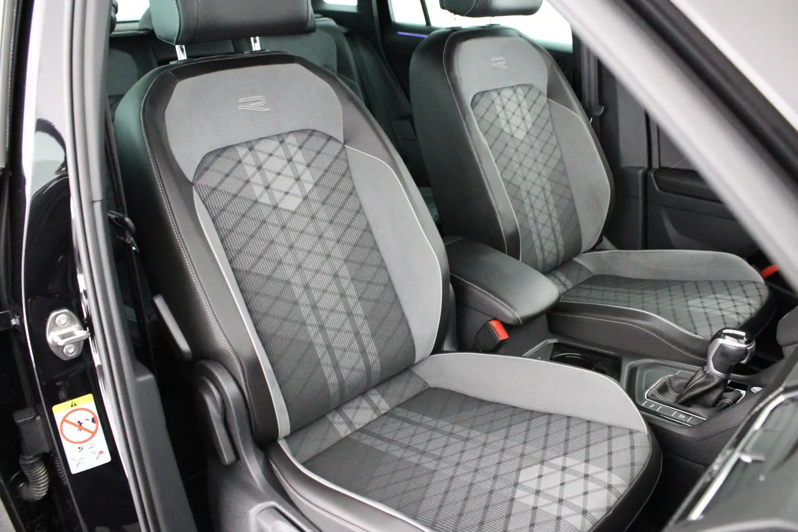 Volkswagen Tiguan 1.5 TSI 150pk DSG R-Line Business+ Trekhaak Keyles Noir - 2