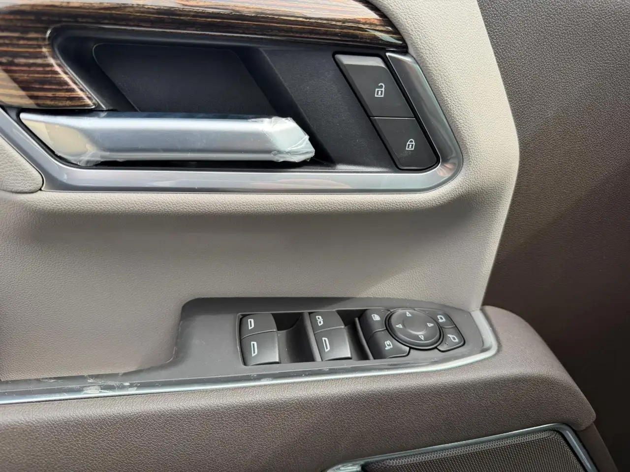 GMC Sierra 3500HD снимка GMC Sierra 3500HD
