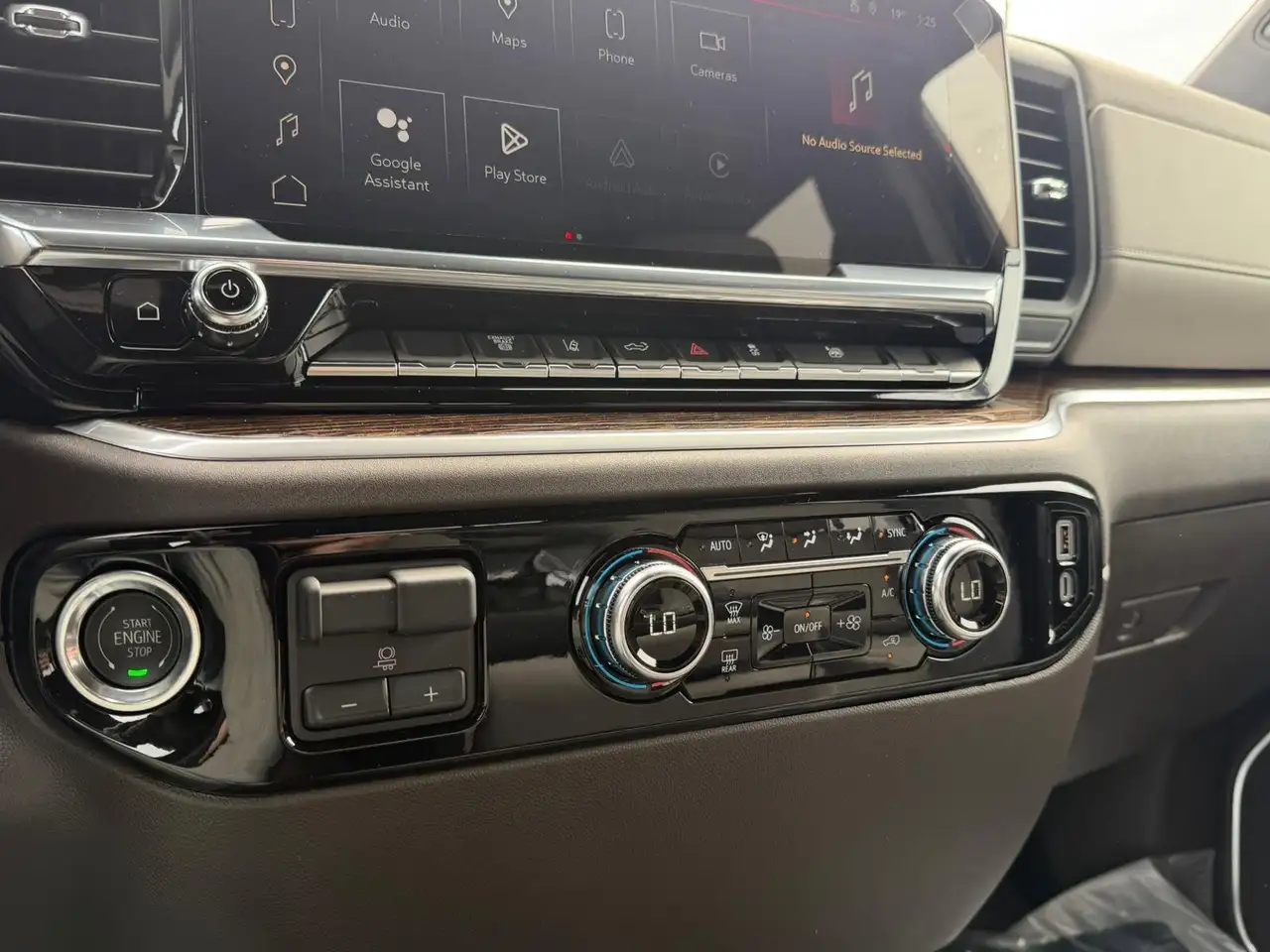 GMC Sierra 3500HD снимка GMC Sierra 3500HD