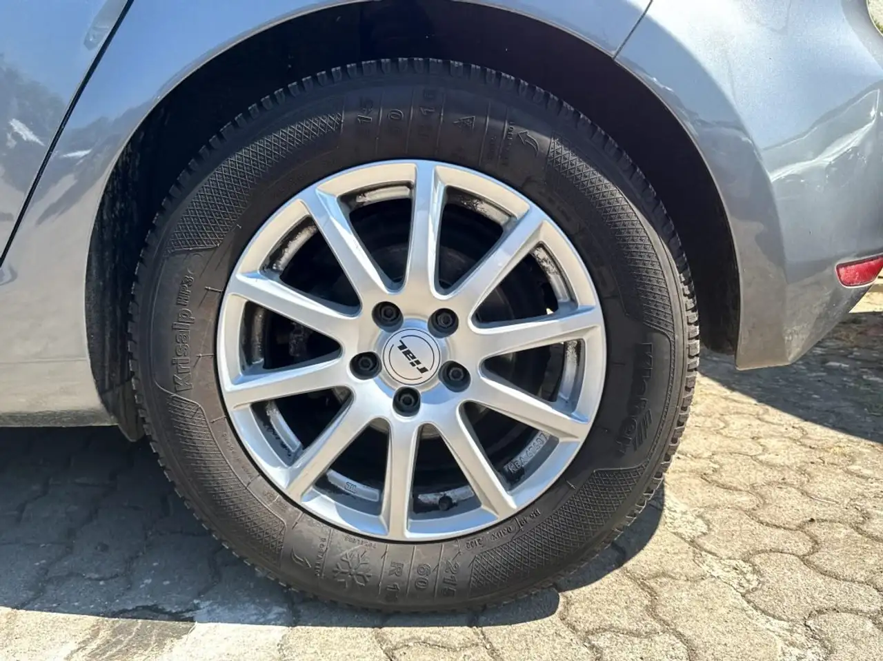 Volkswagen Golf Standard Model — photo 27