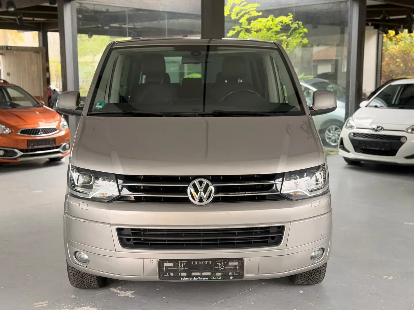 Volkswagen T5 Multivan 4Motion-High-Leder-Navi-AHK-SHZ Beige - 2