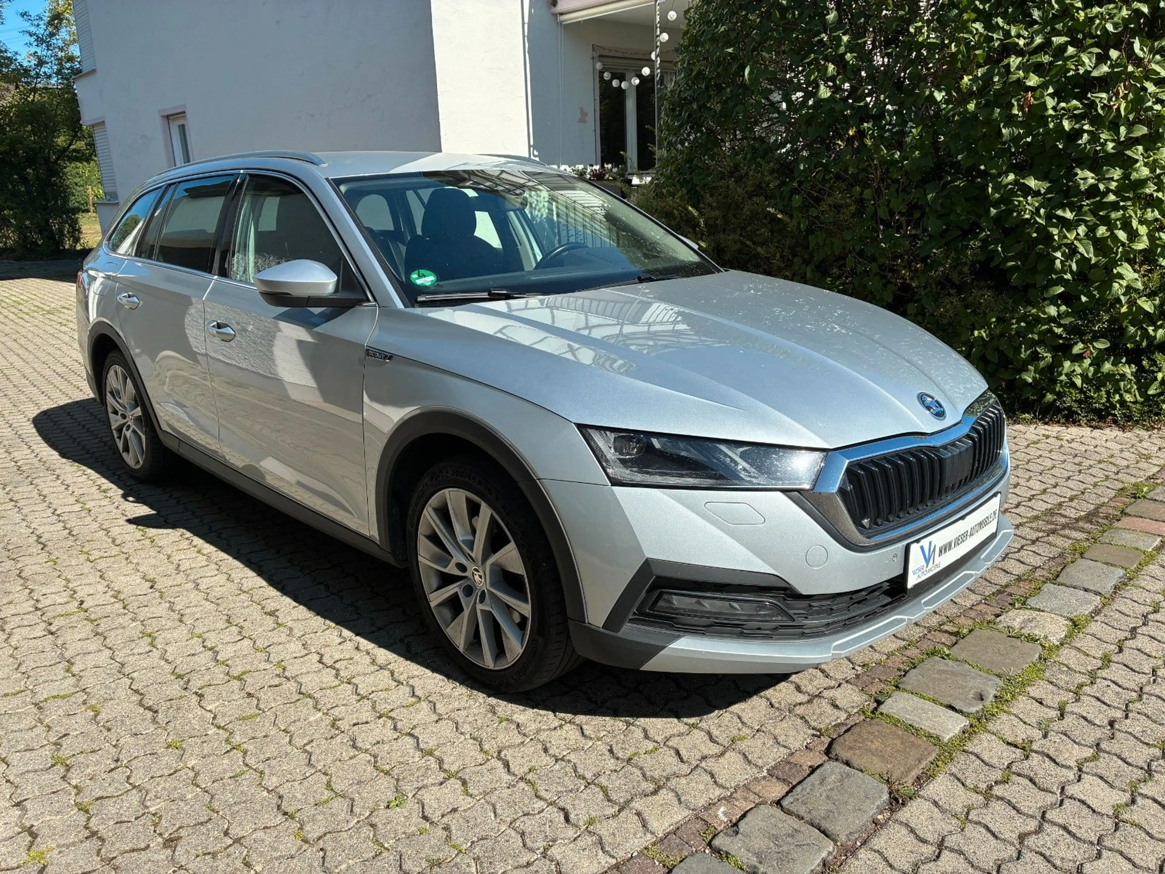Skoda Octavia Combi Scout 4x4 Navi Standheizung AHK ! — photo 3