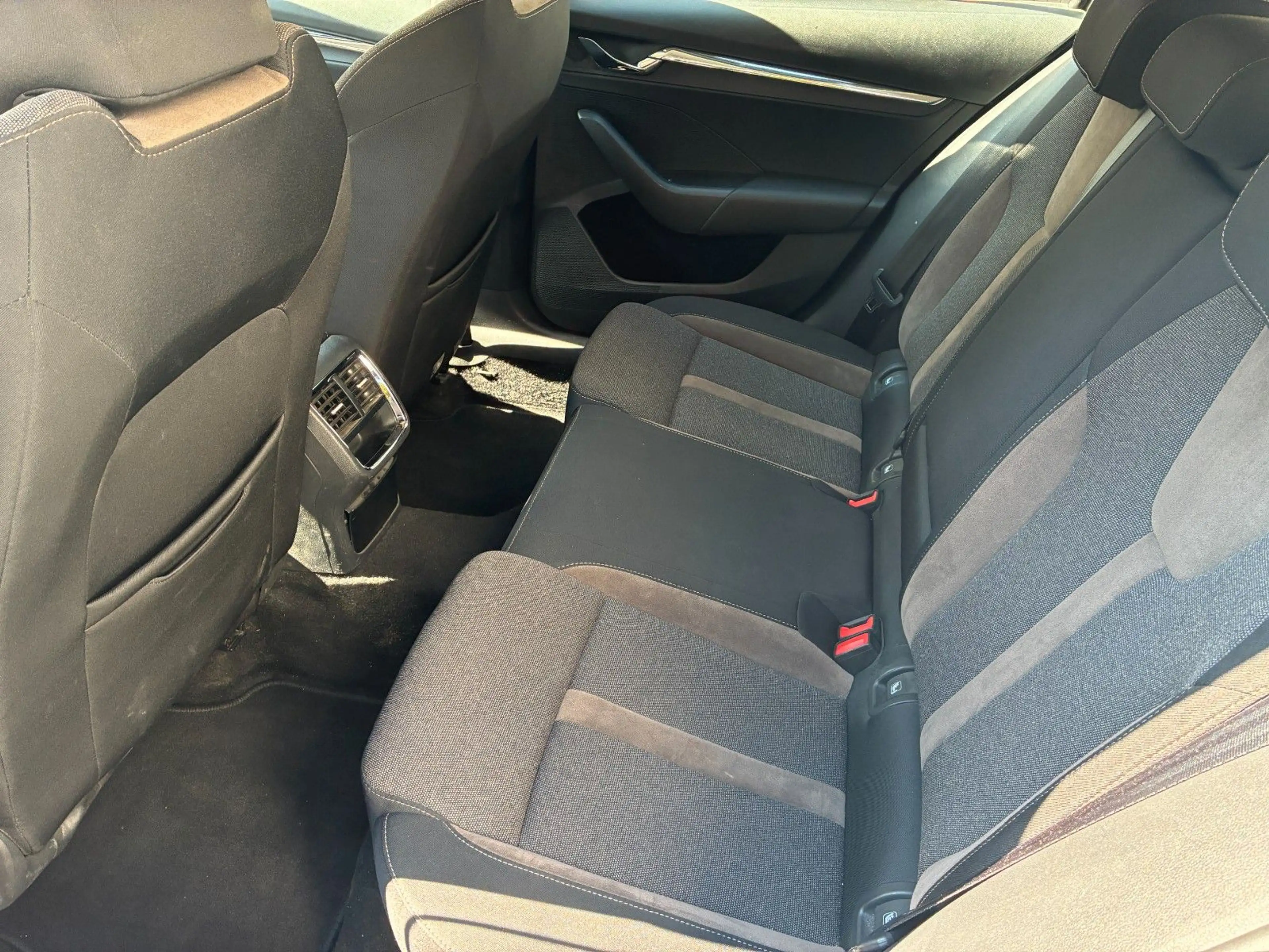 Skoda Octavia Combi Scout 4x4 Navi Standheizung AHK ! — photo 8