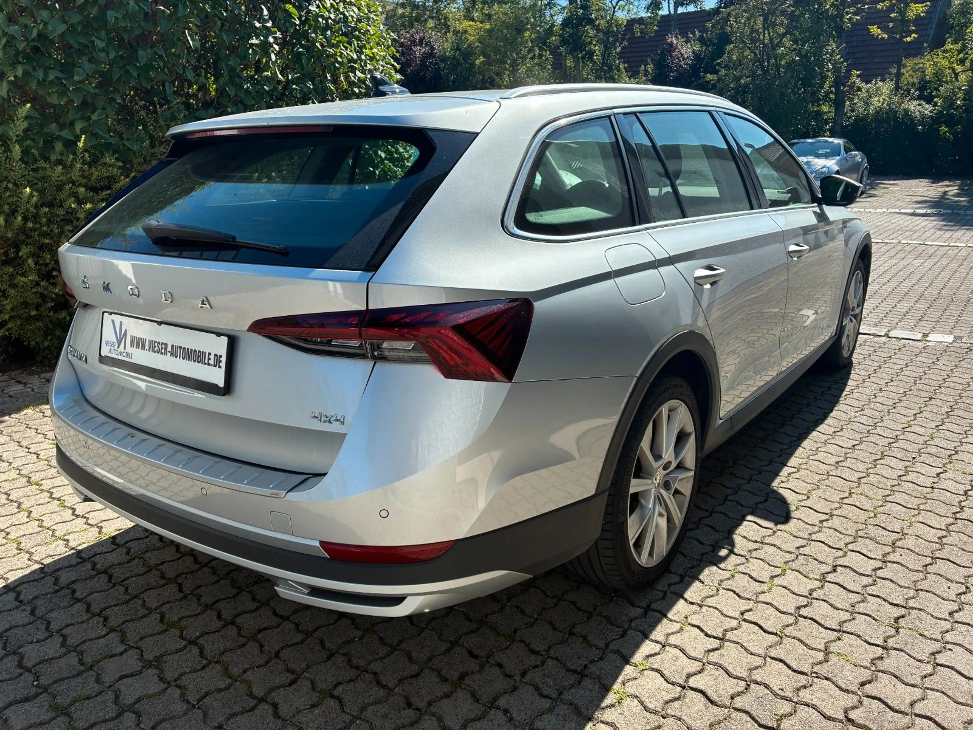 Skoda Octavia Combi Scout 4x4 Navi Standheizung AHK ! — photo 4