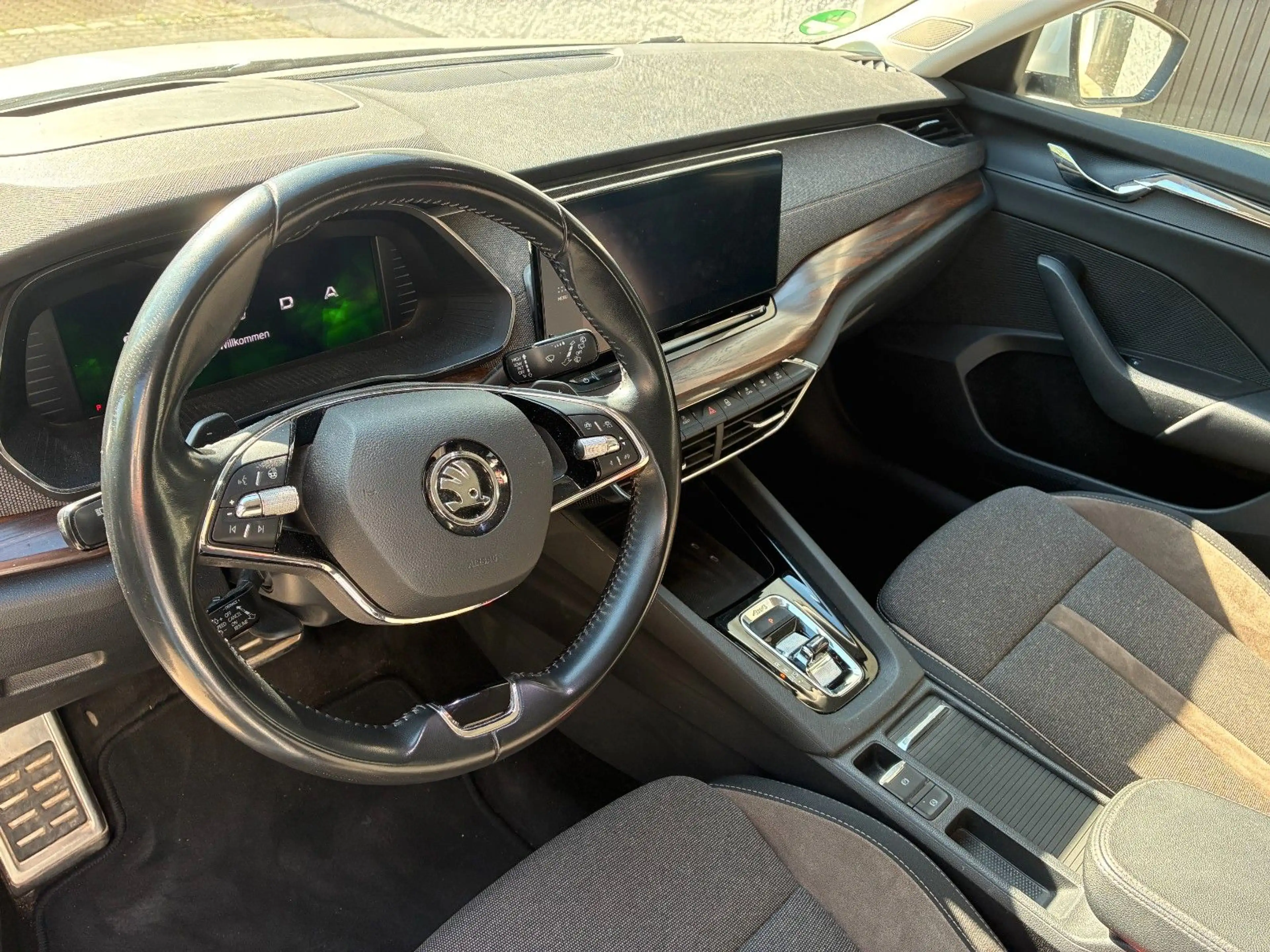 Skoda Octavia Combi Scout 4x4 Navi Standheizung AHK ! — photo 7