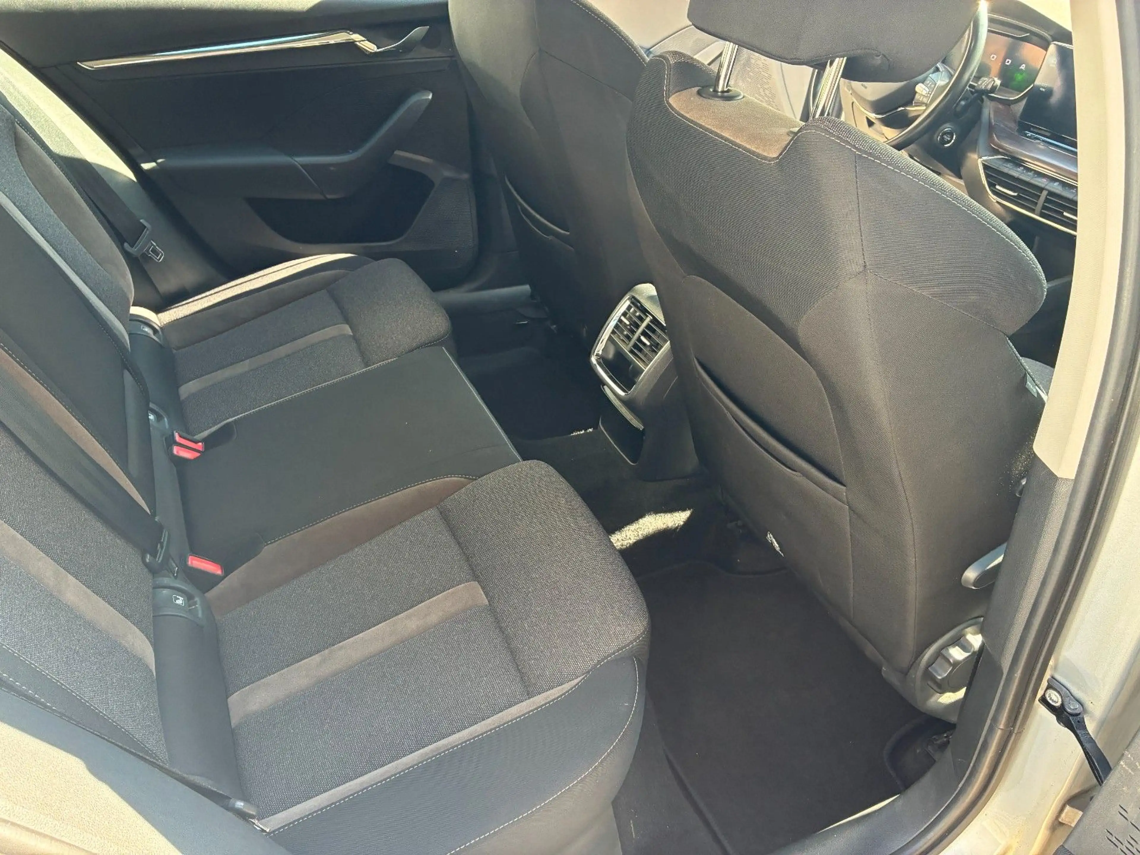 Skoda Octavia Combi Scout 4x4 Navi Standheizung AHK ! — photo 10