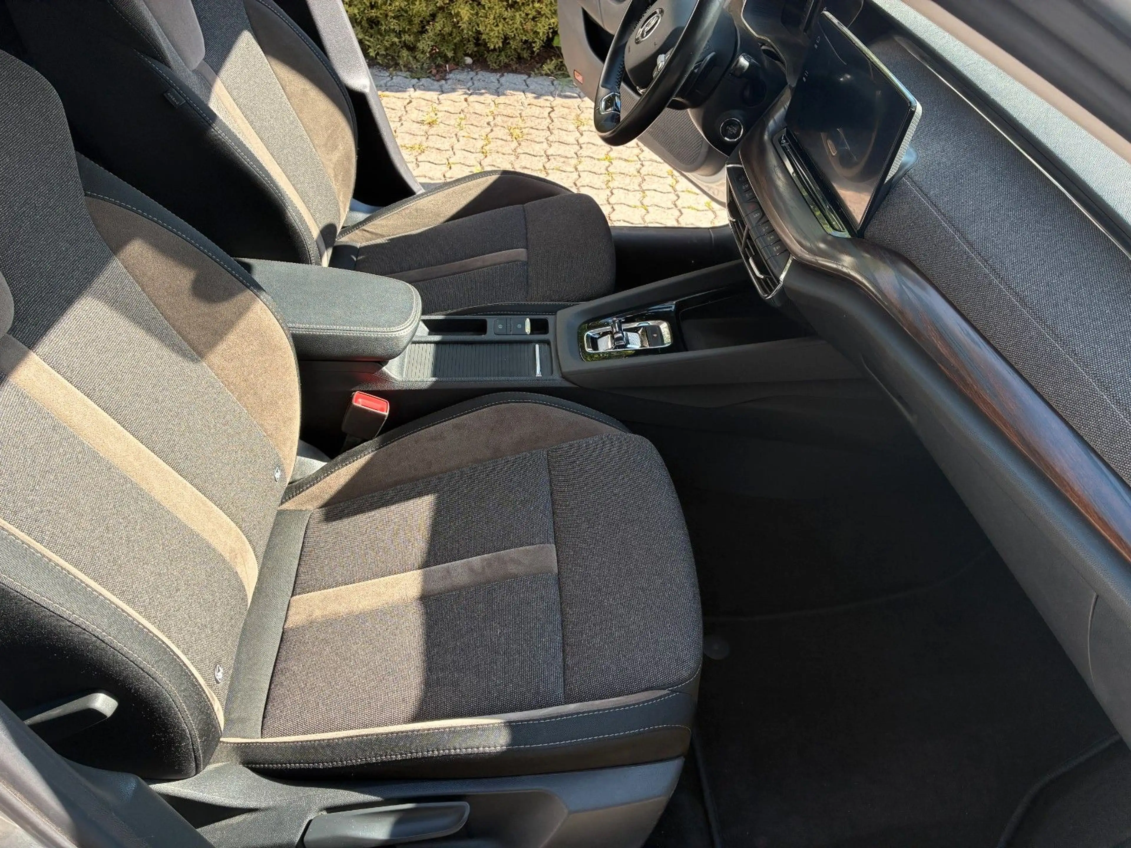 Skoda Octavia Combi Scout 4x4 Navi Standheizung AHK ! — photo 11