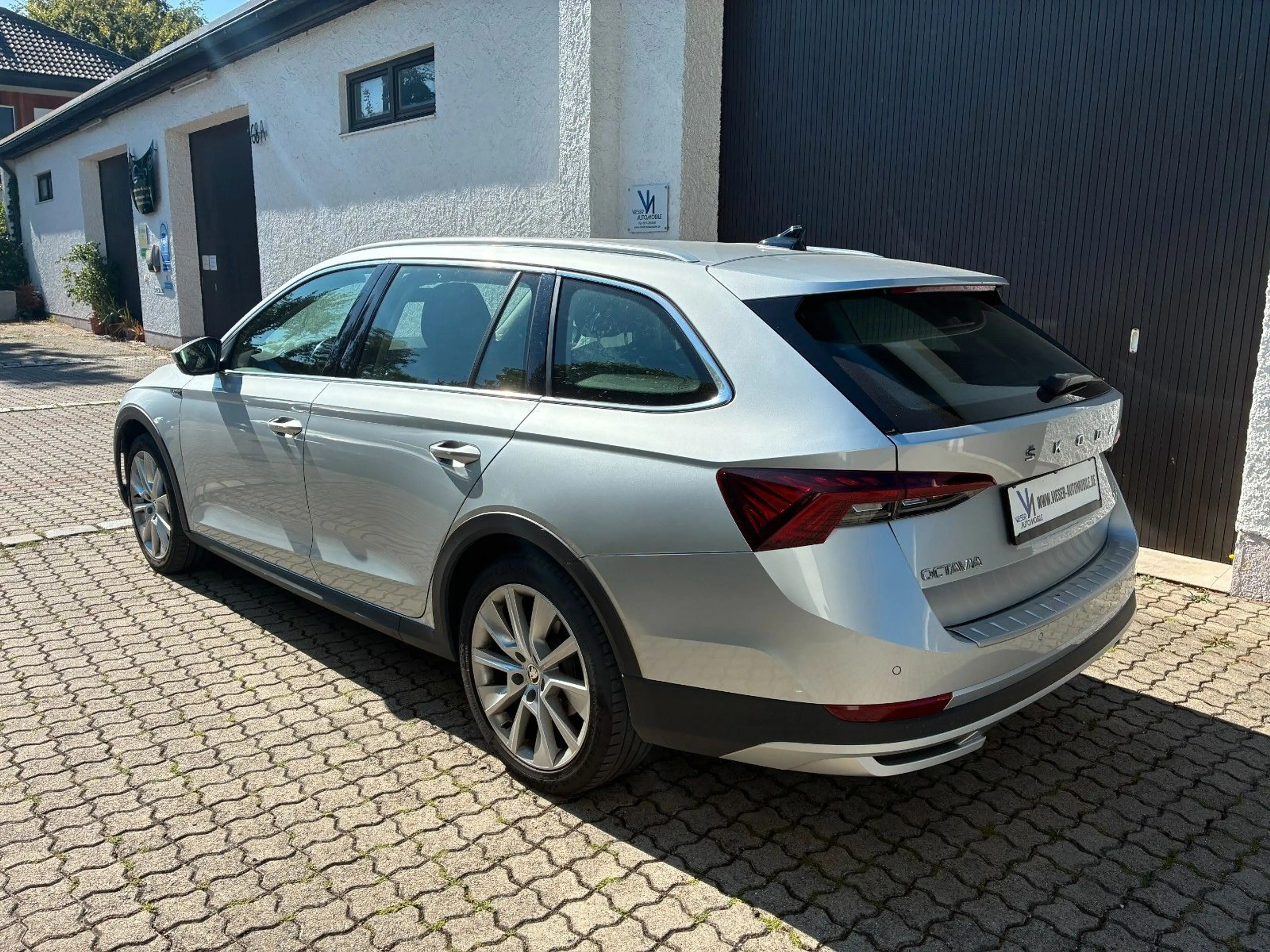 Skoda Octavia Combi Scout 4x4 Navi Standheizung AHK ! — photo 5