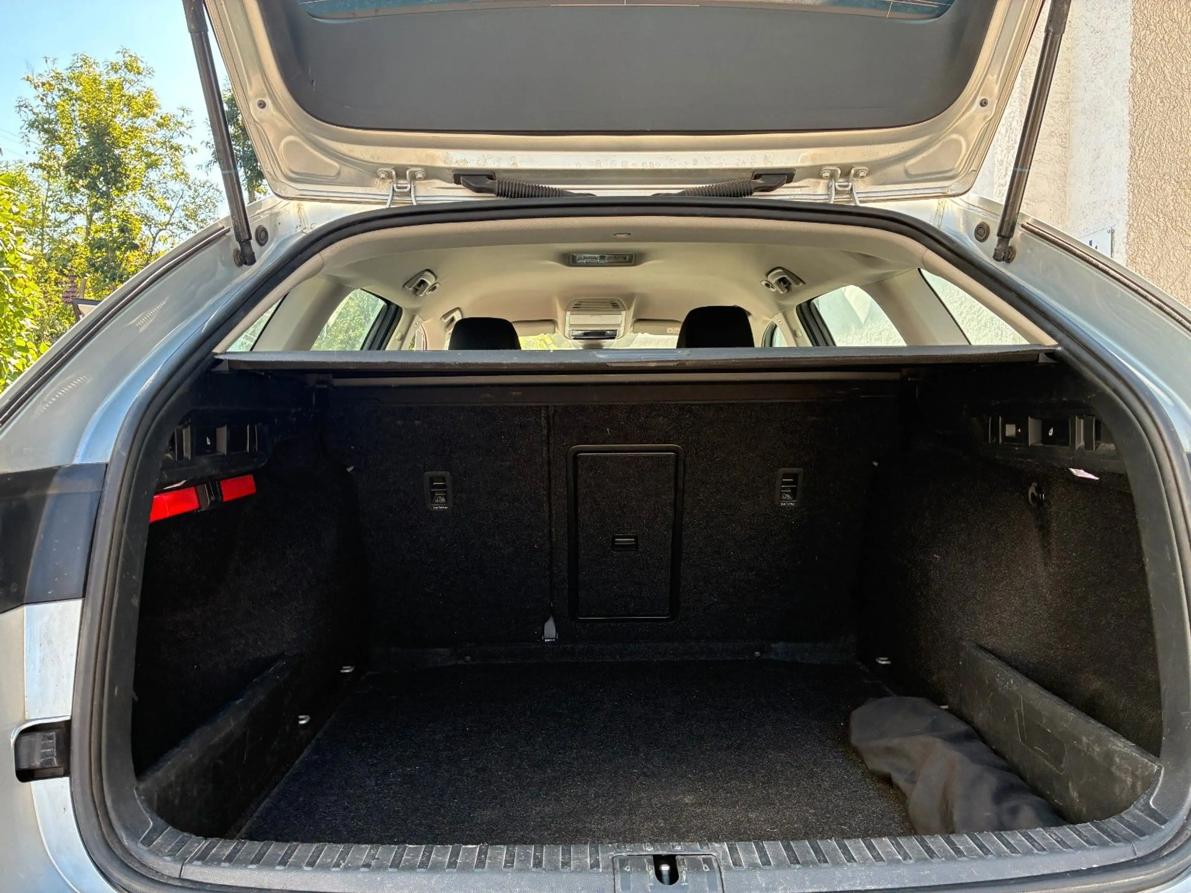 Skoda Octavia Combi Scout 4x4 Navi Standheizung AHK ! — photo 9