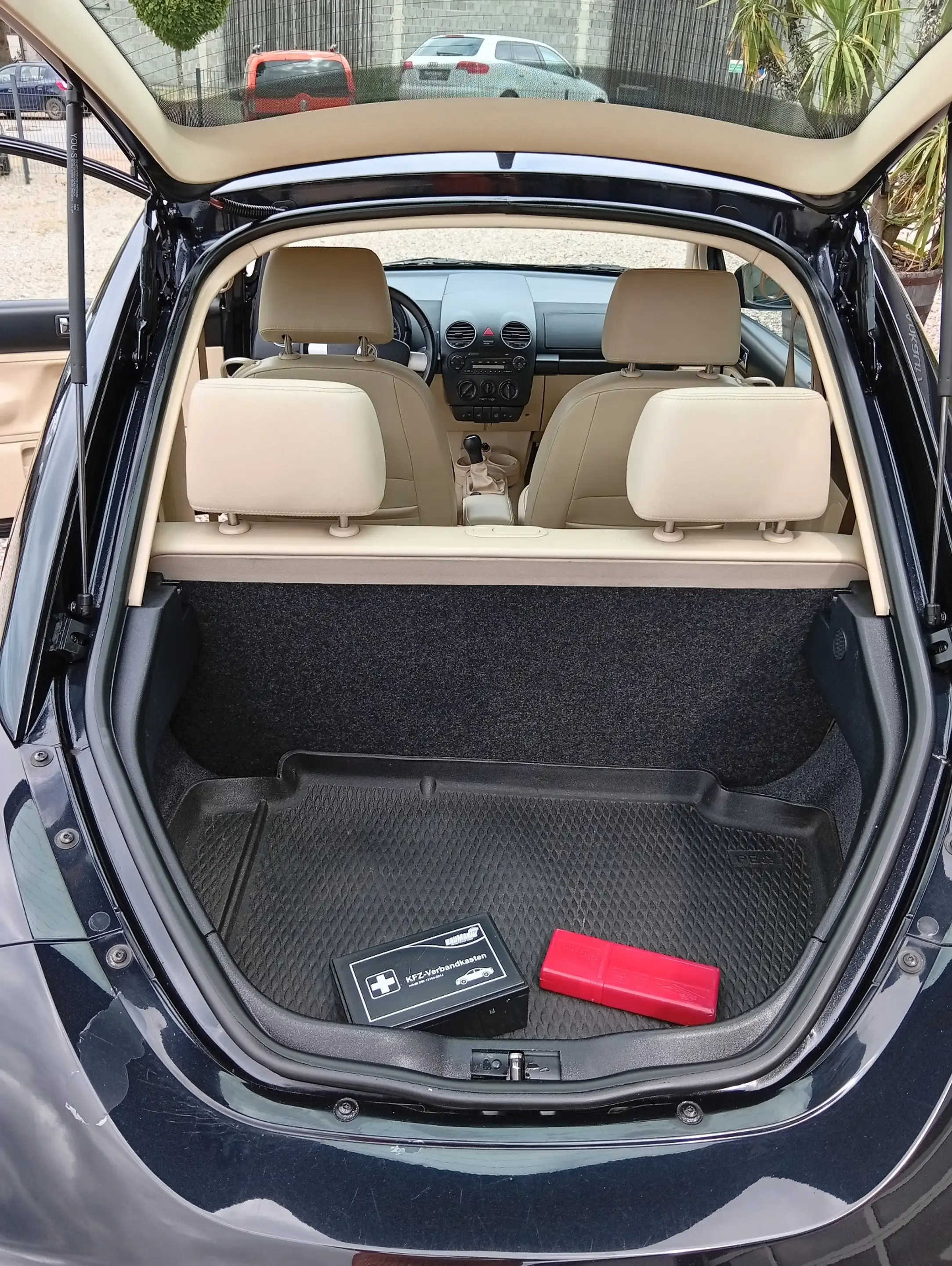 Volkswagen New Beetle New Beetle 1.6 Carat, Leder! KD & ZR Neu! — photo 12
