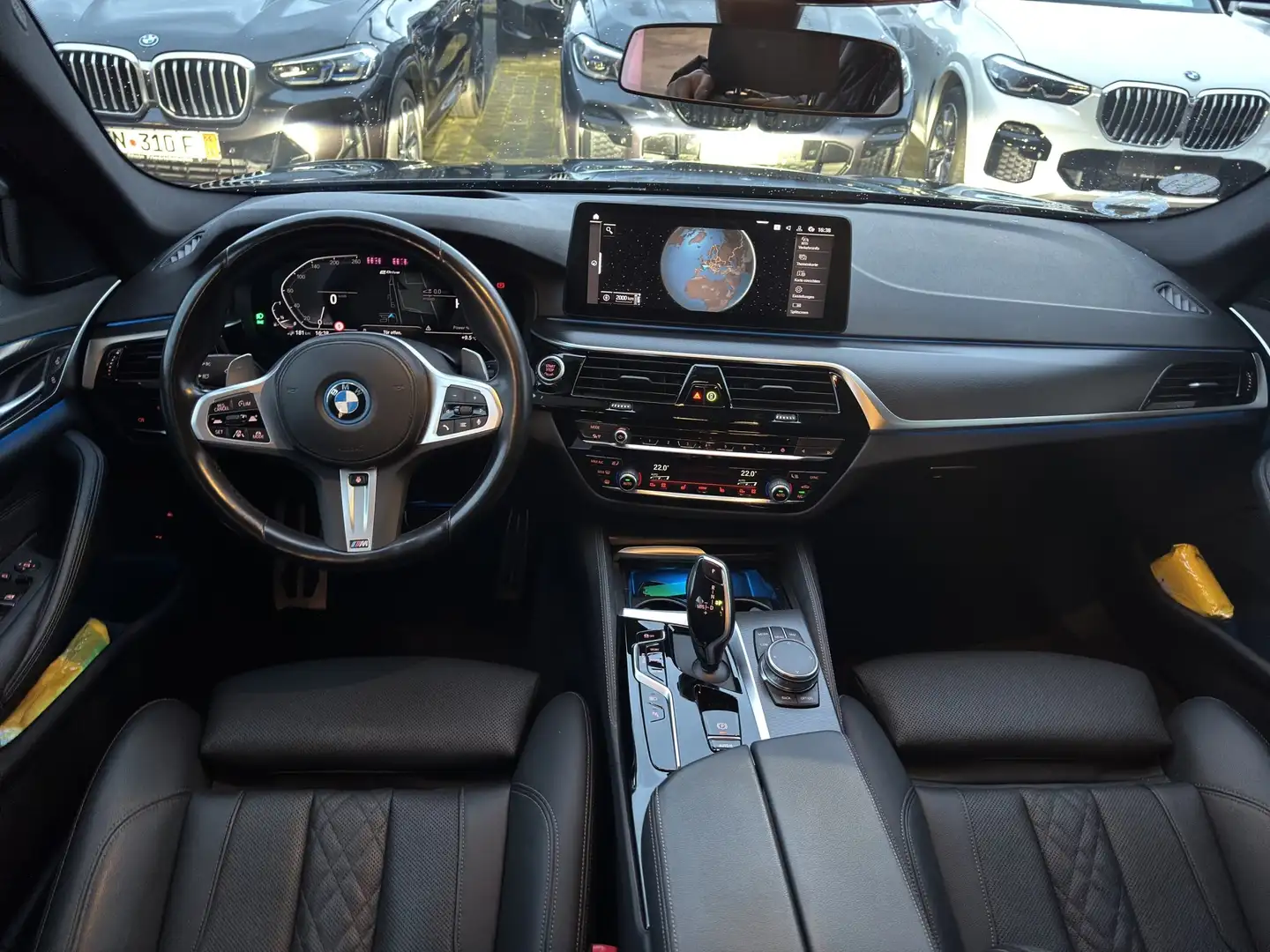 BMW 530 e Touring M Sport HUD ACC Laser Komfortzugang Schwarz - 2