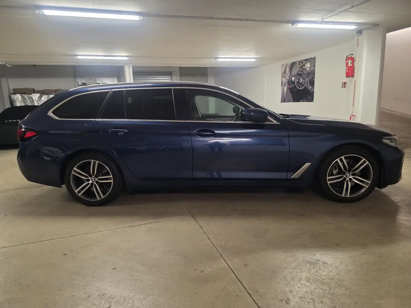 BMW 540 5 Touring540d xDriveLederHeadUp18ZollInovatiHIFI Bleu - 1