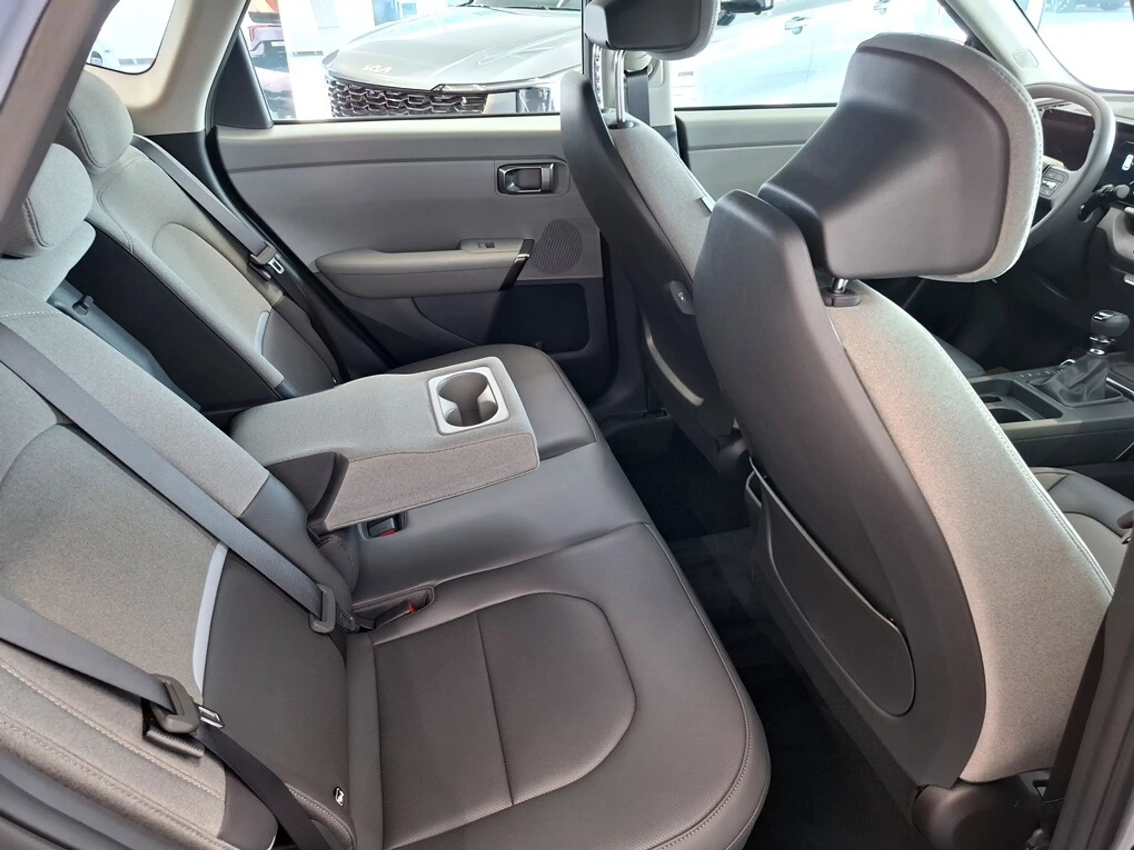 Kia Seltos 1,6 TGDI 180 2WD Silber — photo 13