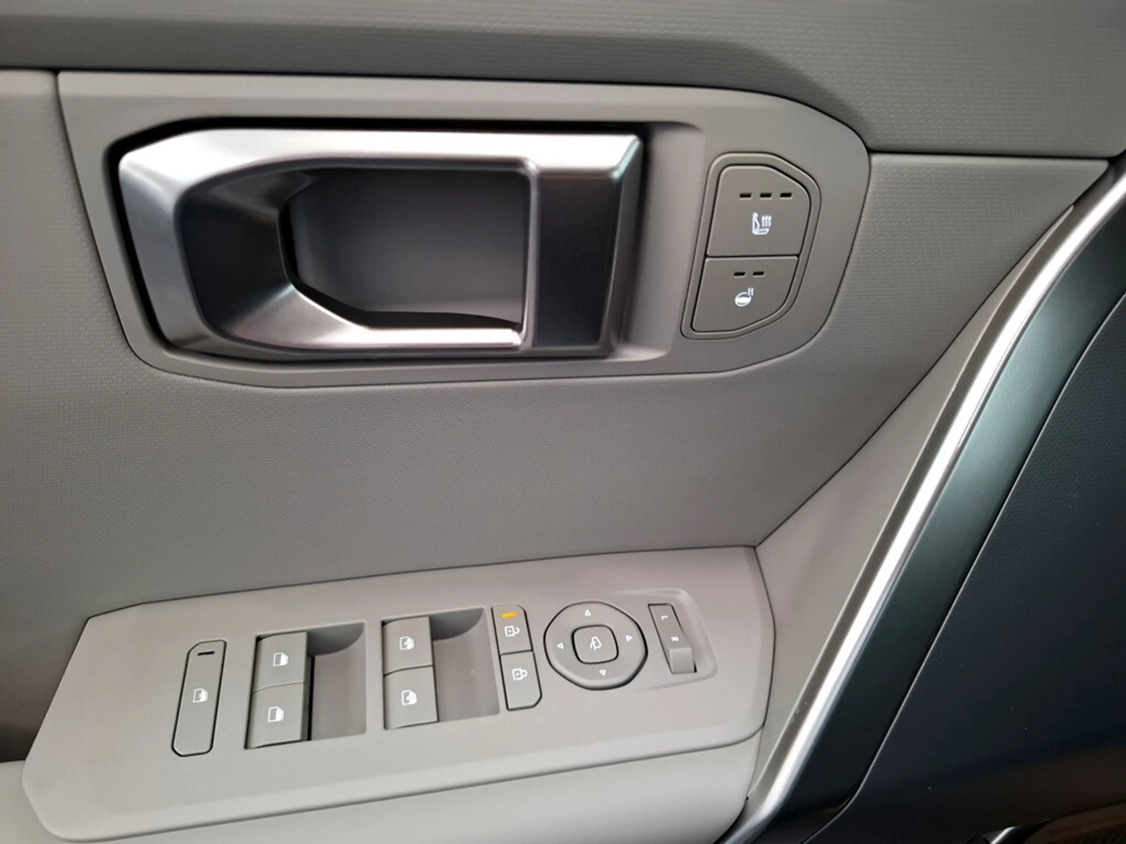 Kia Seltos 1,6 TGDI 180 2WD Silber — photo 4