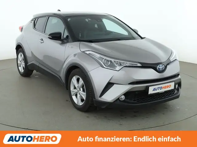 Toyota C-HR view 8