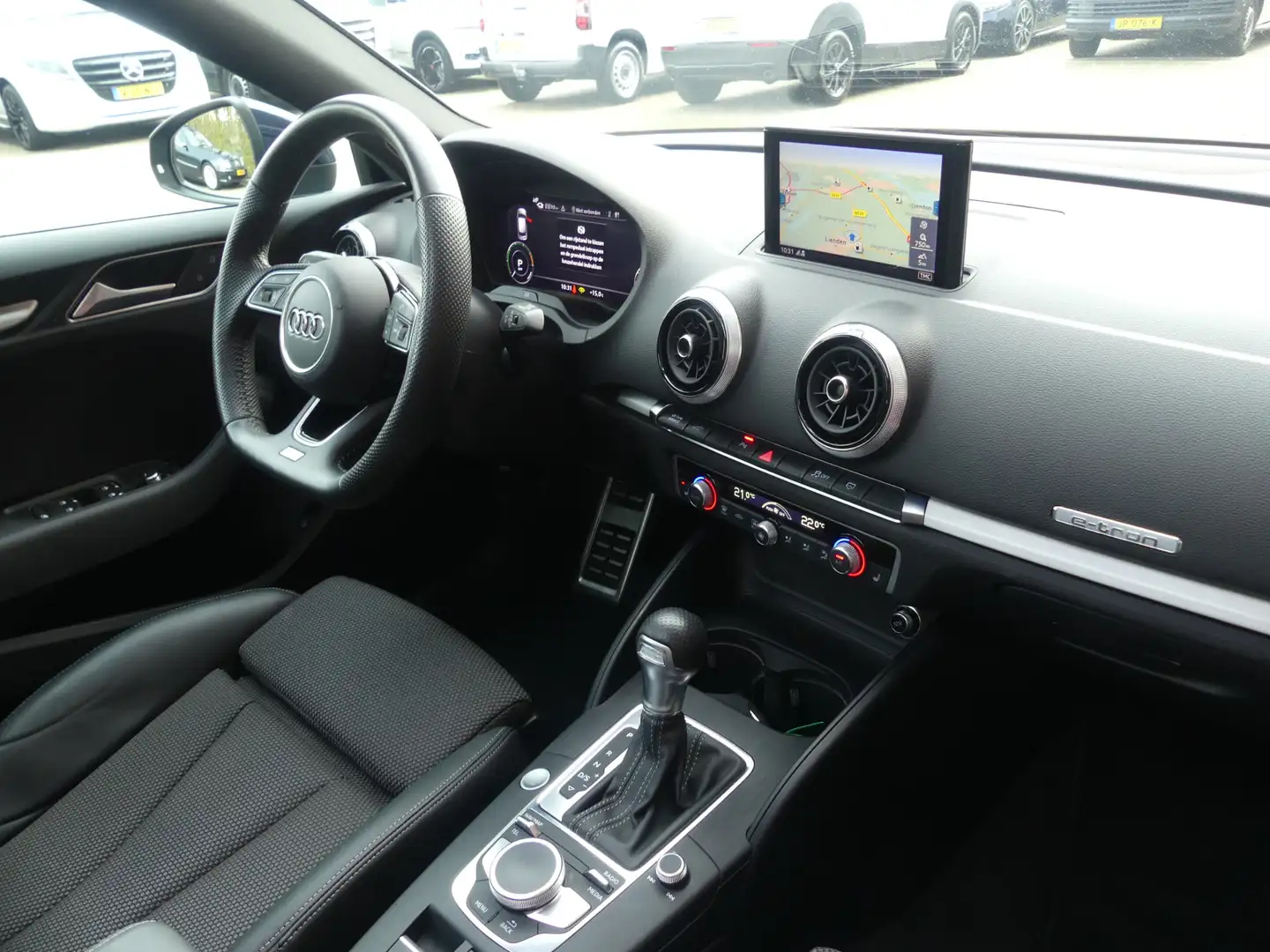 Audi A3 Sportback 40 e-tron S-Line / Panoramadak / Virtual Blau - 2