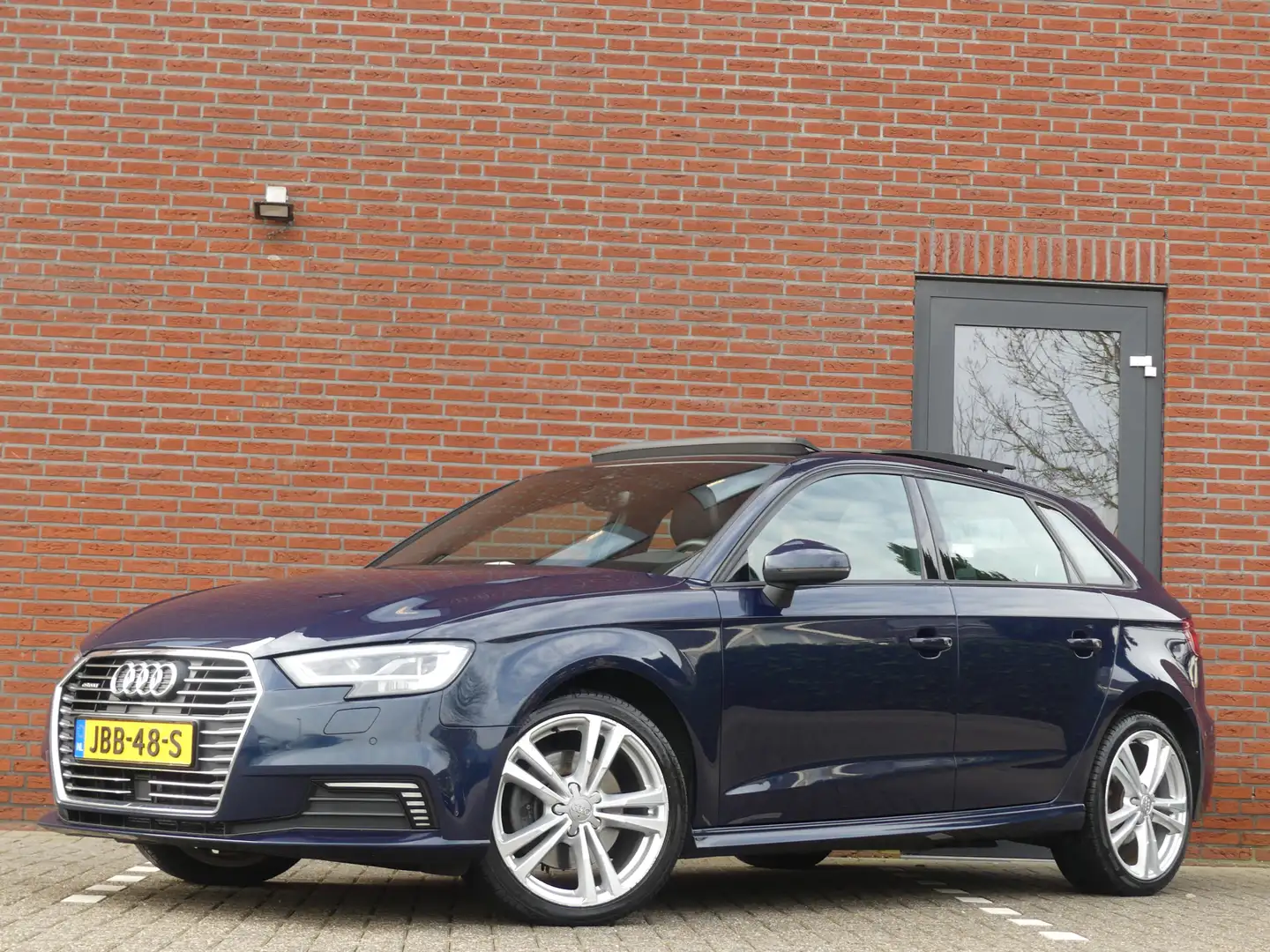 Audi A3 Sportback 40 e-tron S-Line / Panoramadak / Virtual Blau - 1