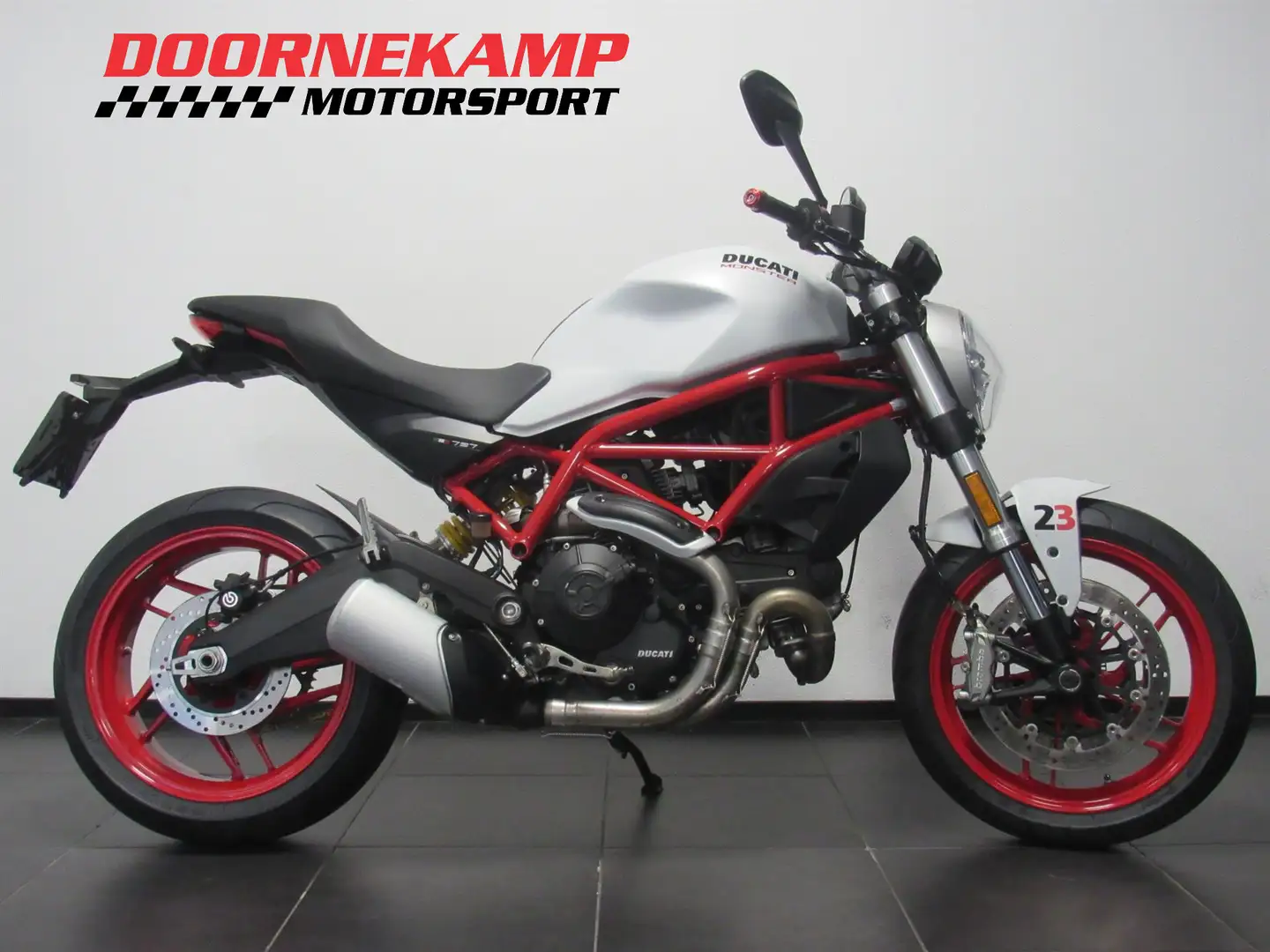 Ducati Monster 797 Rood - 1