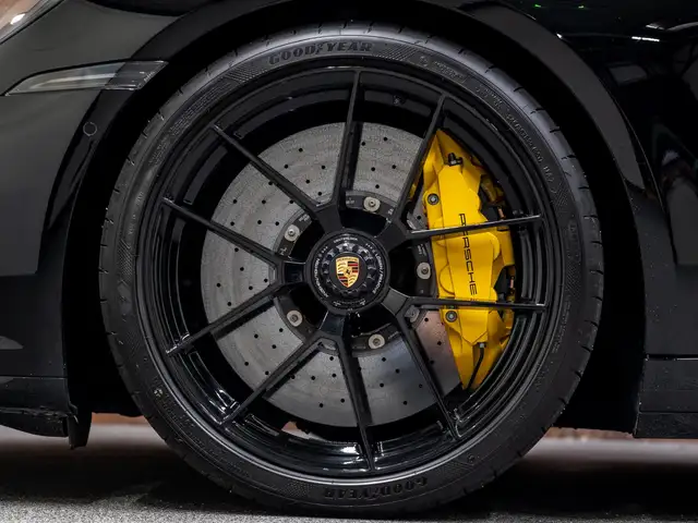 Porsche 992 view 13