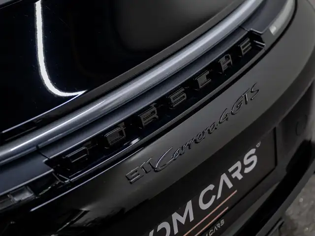 Porsche 992 view 11