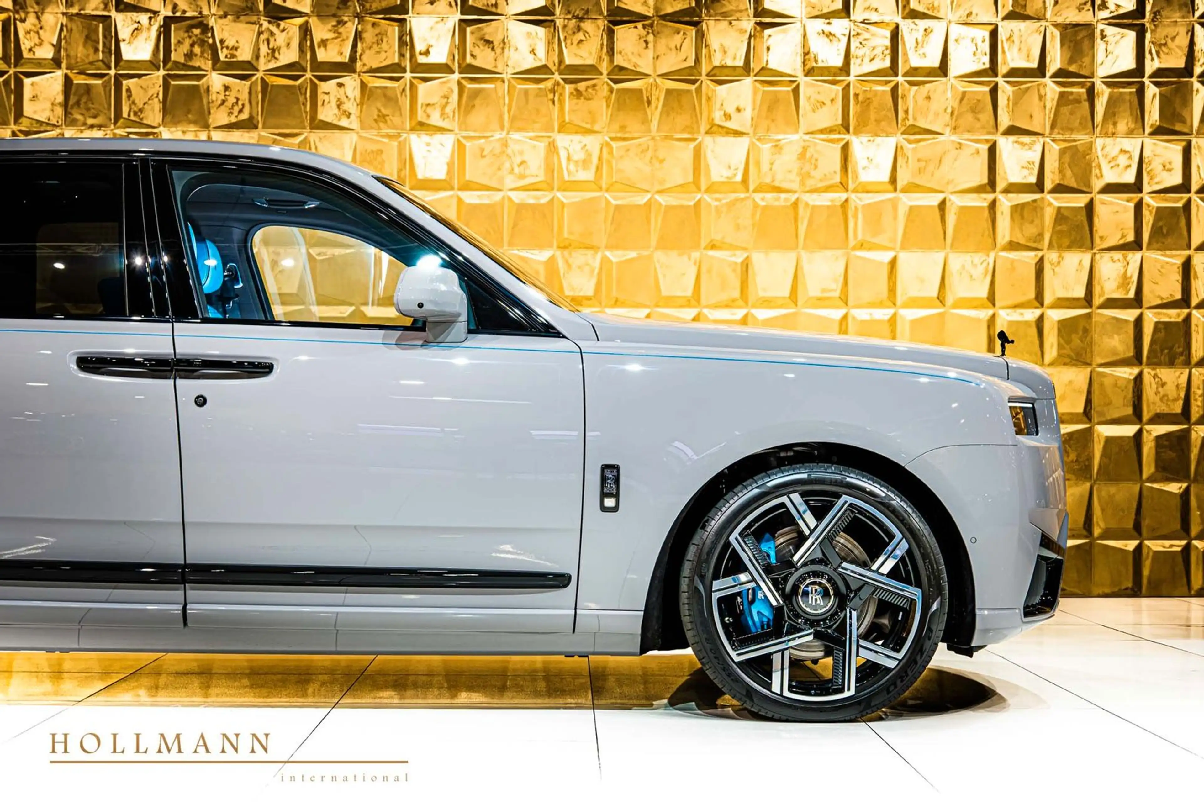 Rolls-Royce Cullinan SERIES II + BLACK BADGE + MY2026 — photo 10