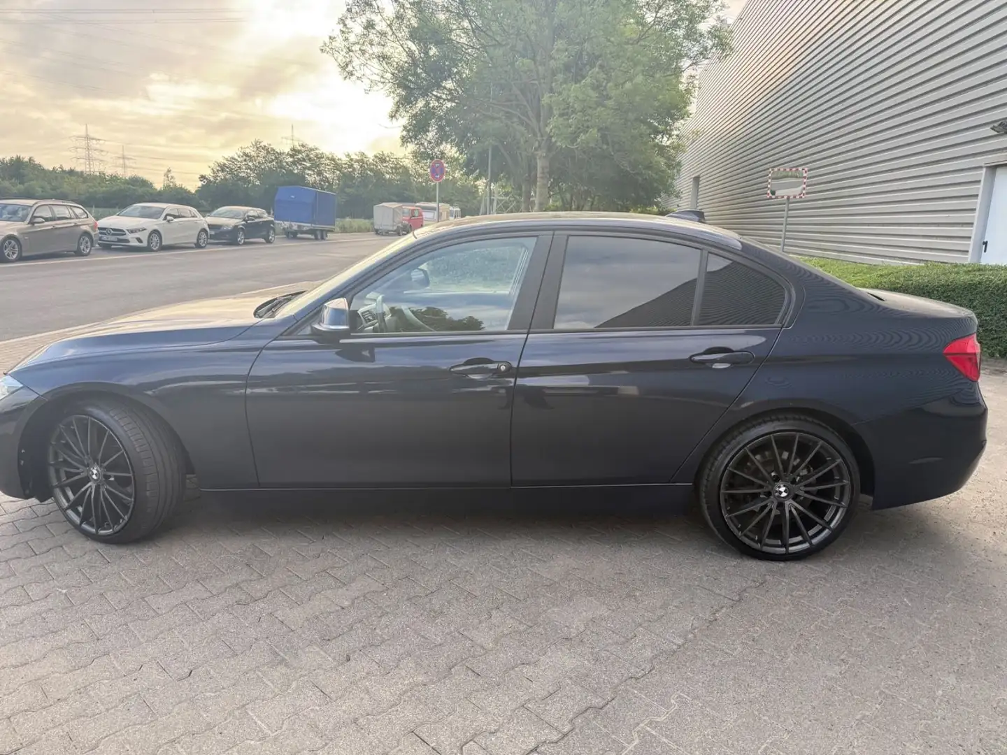 BMW 318 d Advantage plava - 2