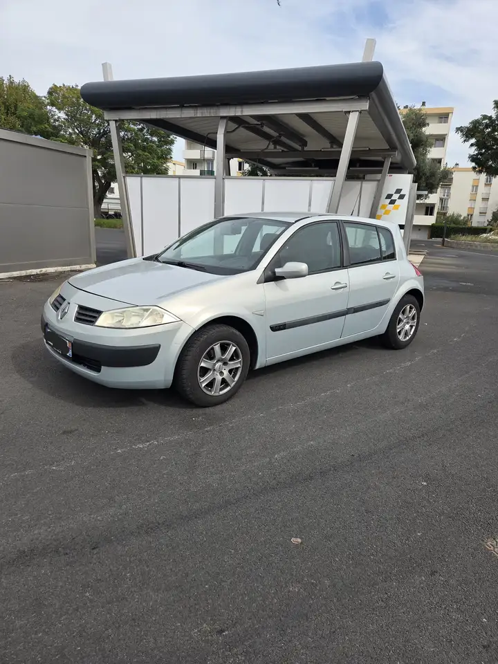 Renault Megane MÃ©gane 1.4 16V 98 Confort Authentique