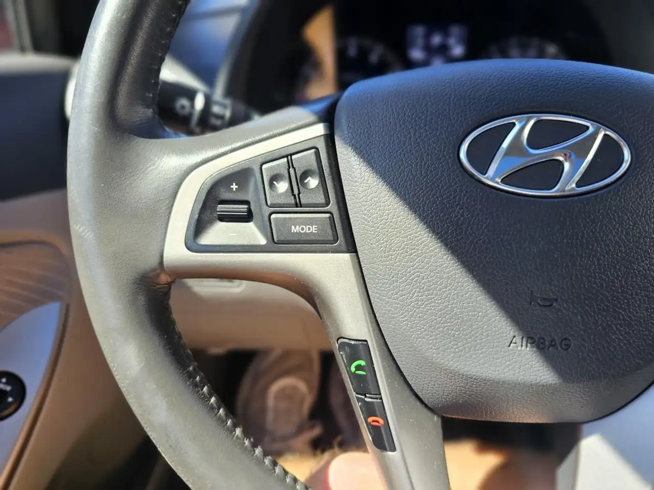 Hyundai ACCENT photo Hyundai ACCENT