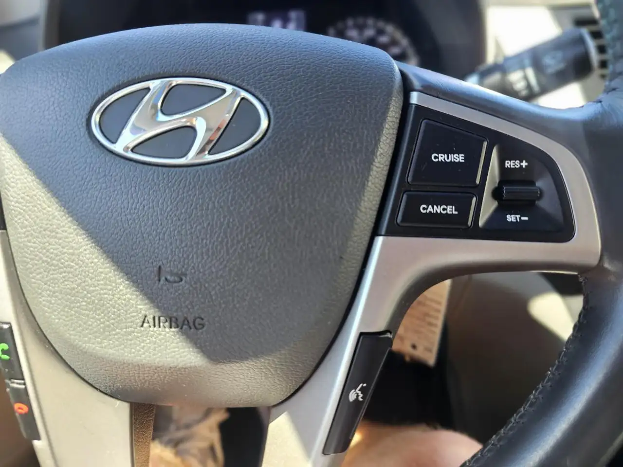 Hyundai ACCENT photo Hyundai ACCENT