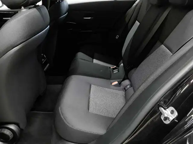 Mercedes-Benz C-Class view 13