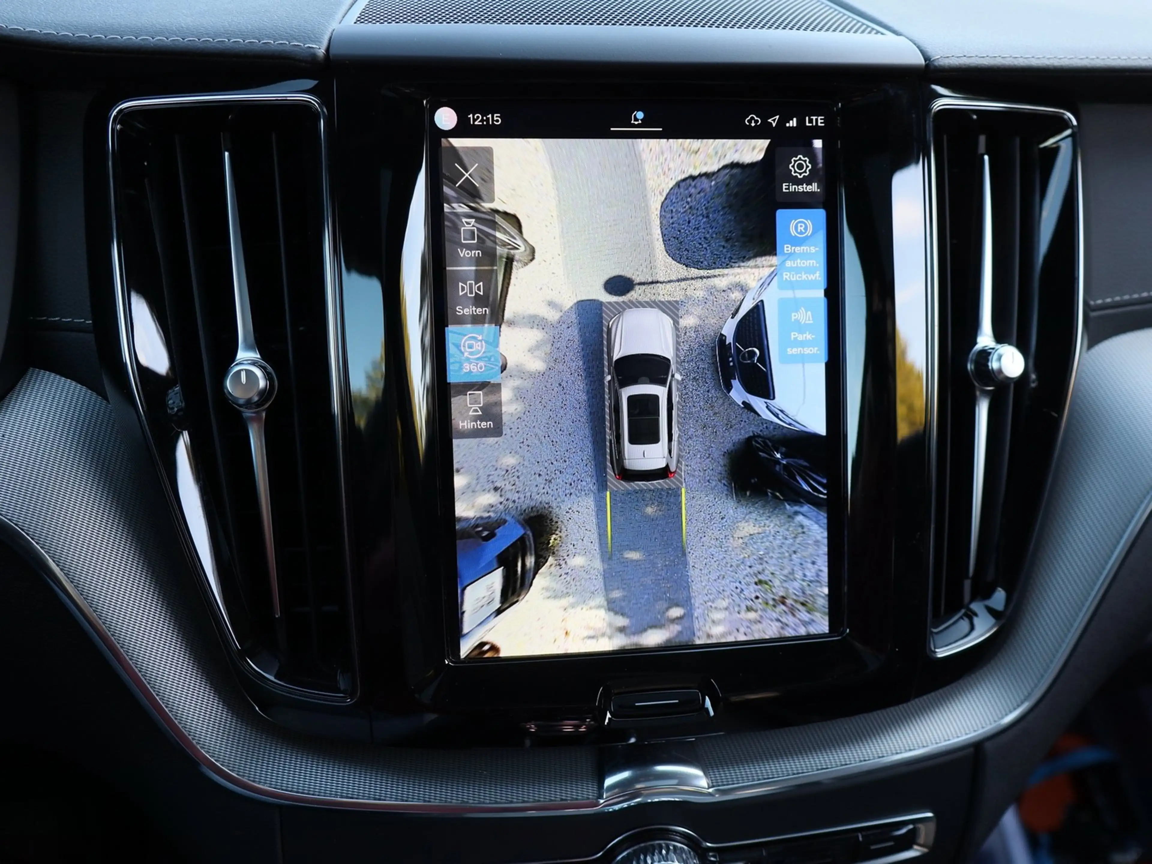 Volvo XC60 T8 AWD Ultimate Dark Recharge Plug-In Hybrid Na... — photo 12