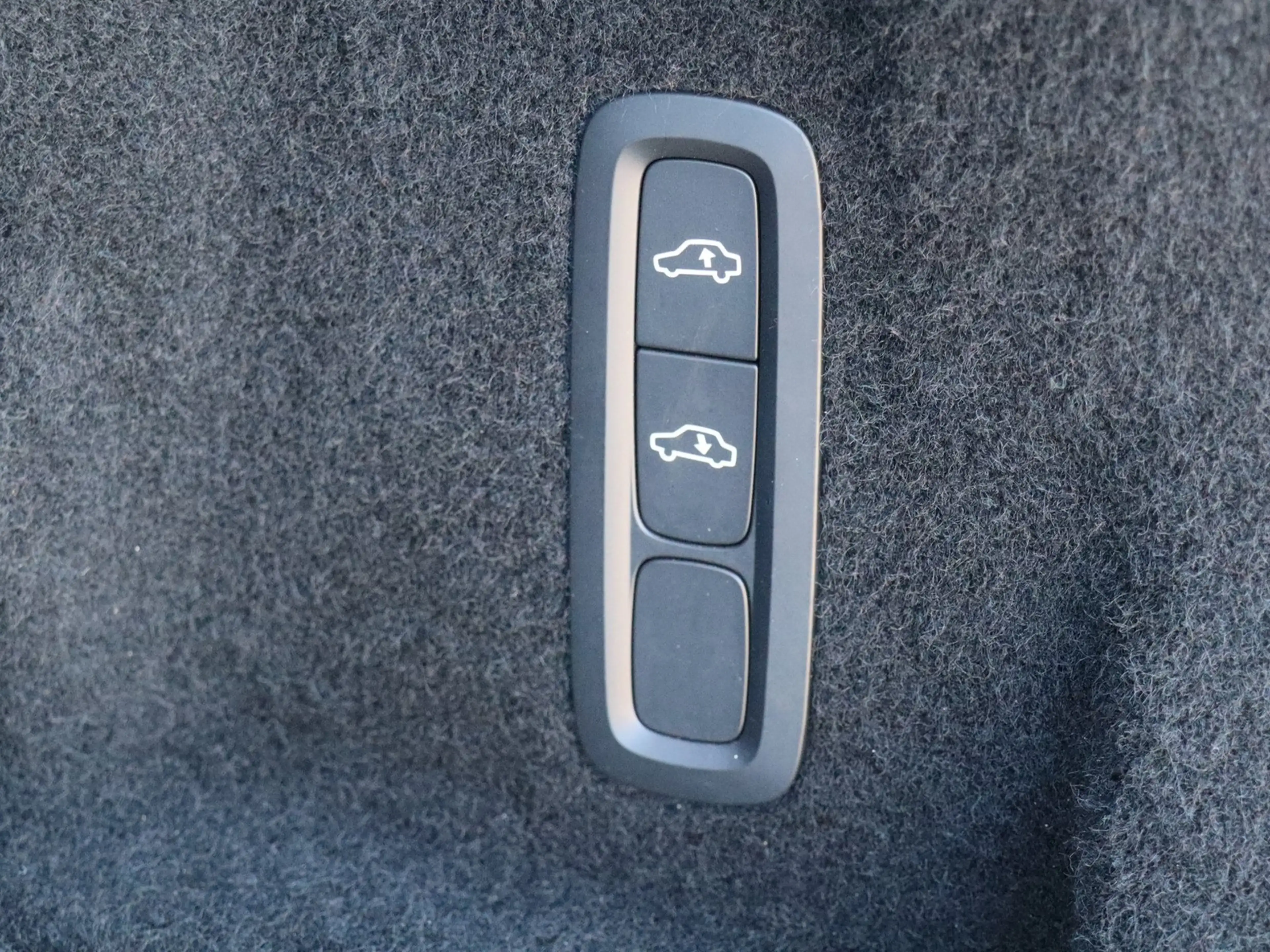 Volvo XC60 T8 AWD Ultimate Dark Recharge Plug-In Hybrid Na... — photo 16