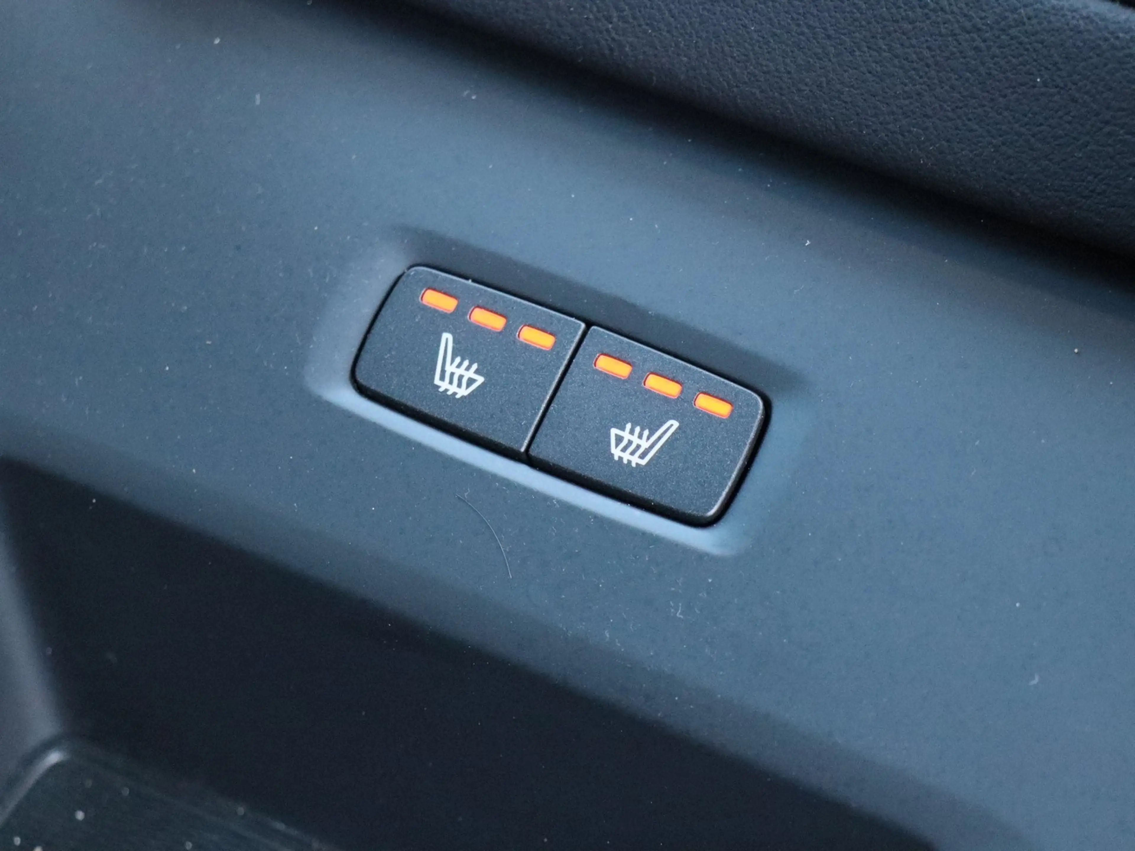 Volvo XC60 T8 AWD Ultimate Dark Recharge Plug-In Hybrid Na... — photo 15