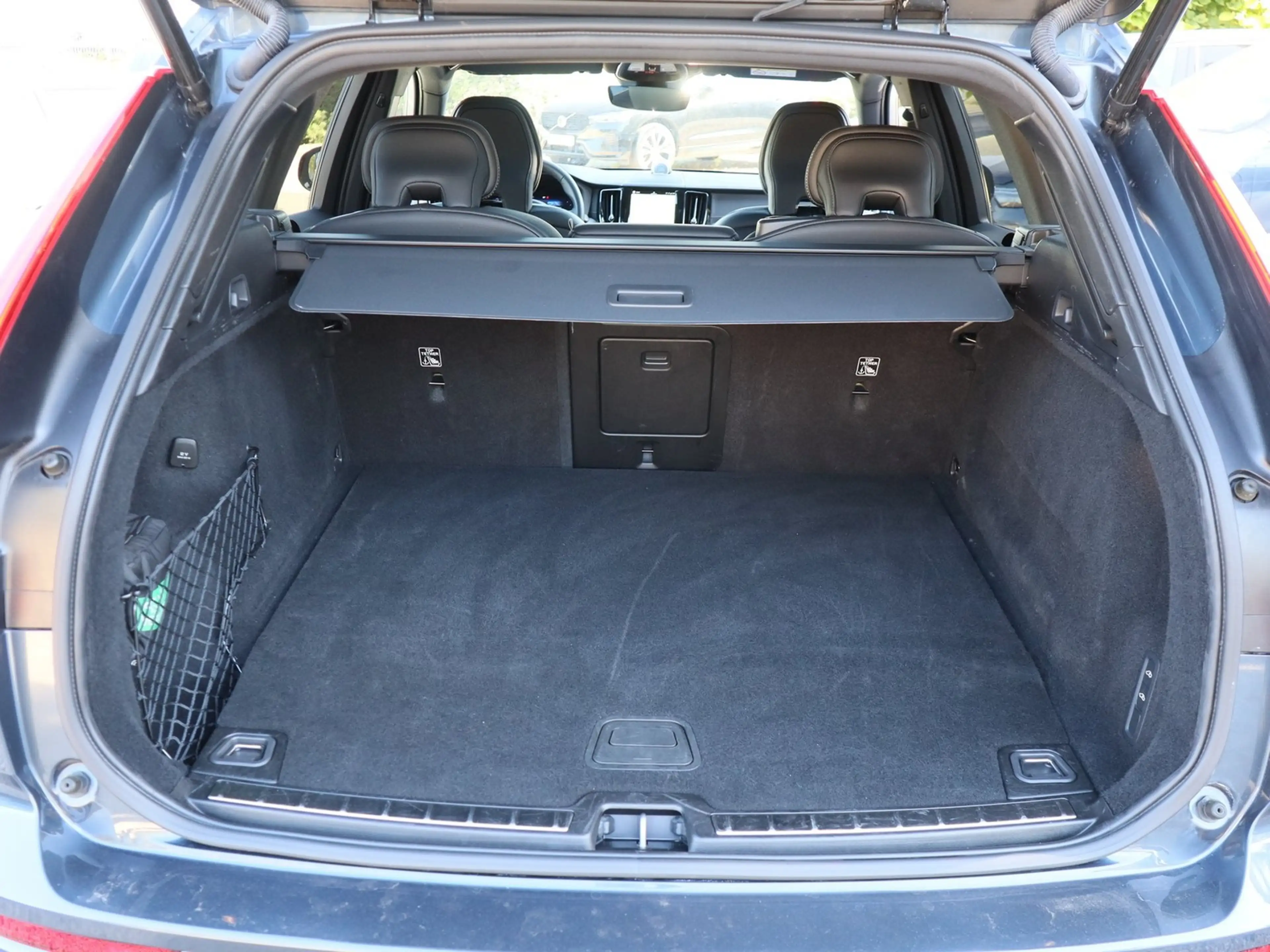 Volvo XC60 T8 AWD Ultimate Dark Recharge Plug-In Hybrid Na... — photo 10