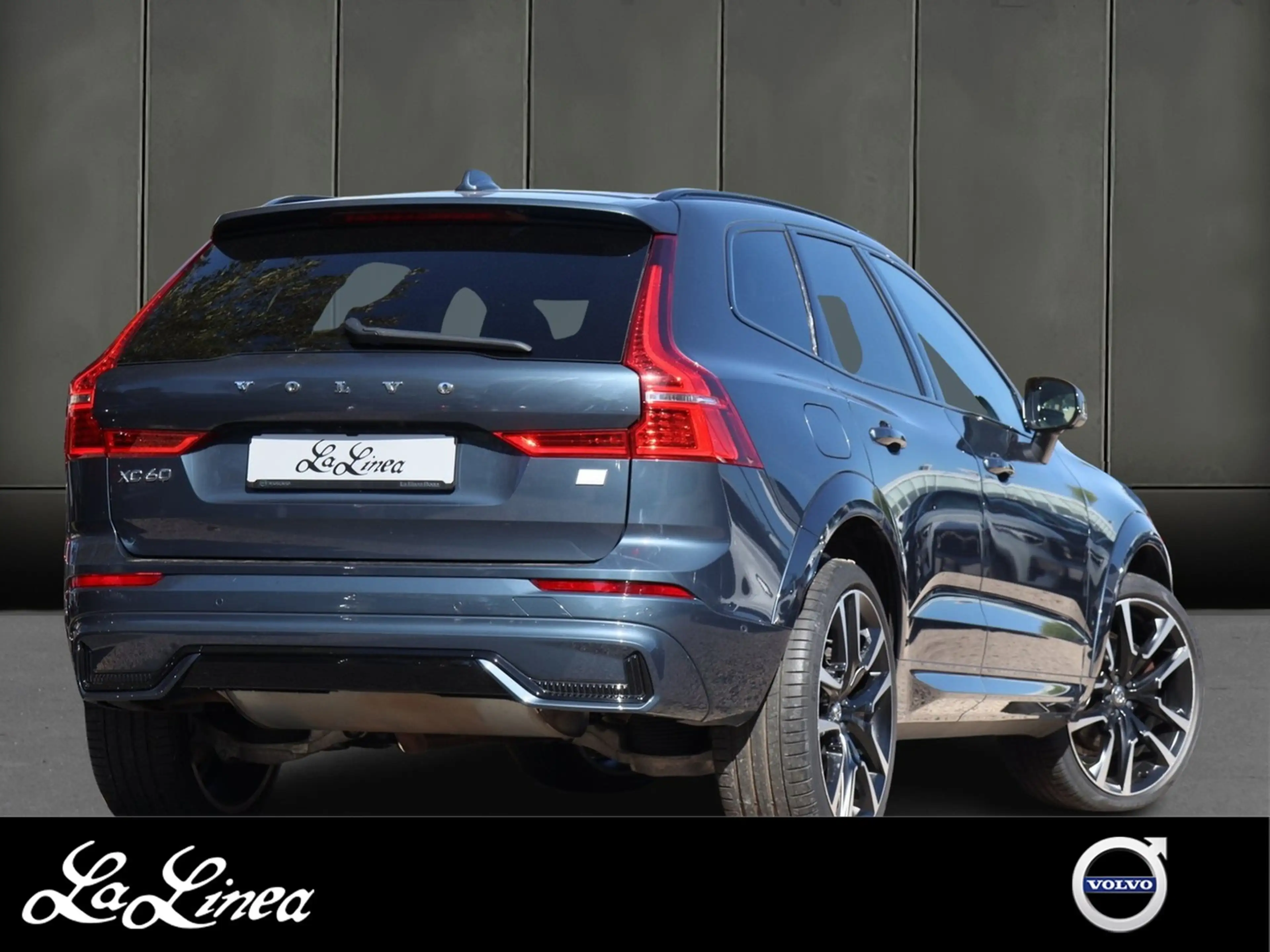 Volvo XC60 T8 AWD Ultimate Dark Recharge Plug-In Hybrid Na... — photo 2
