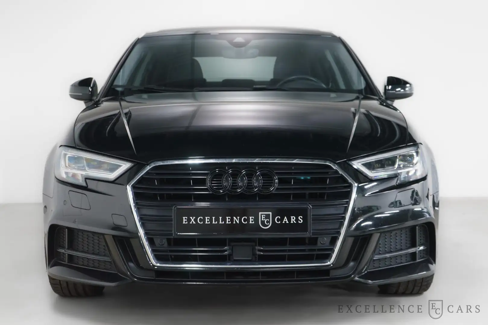 Audi A3 Limousine 35 TFSI CoD Sport S Line Edition Schwarz - 2