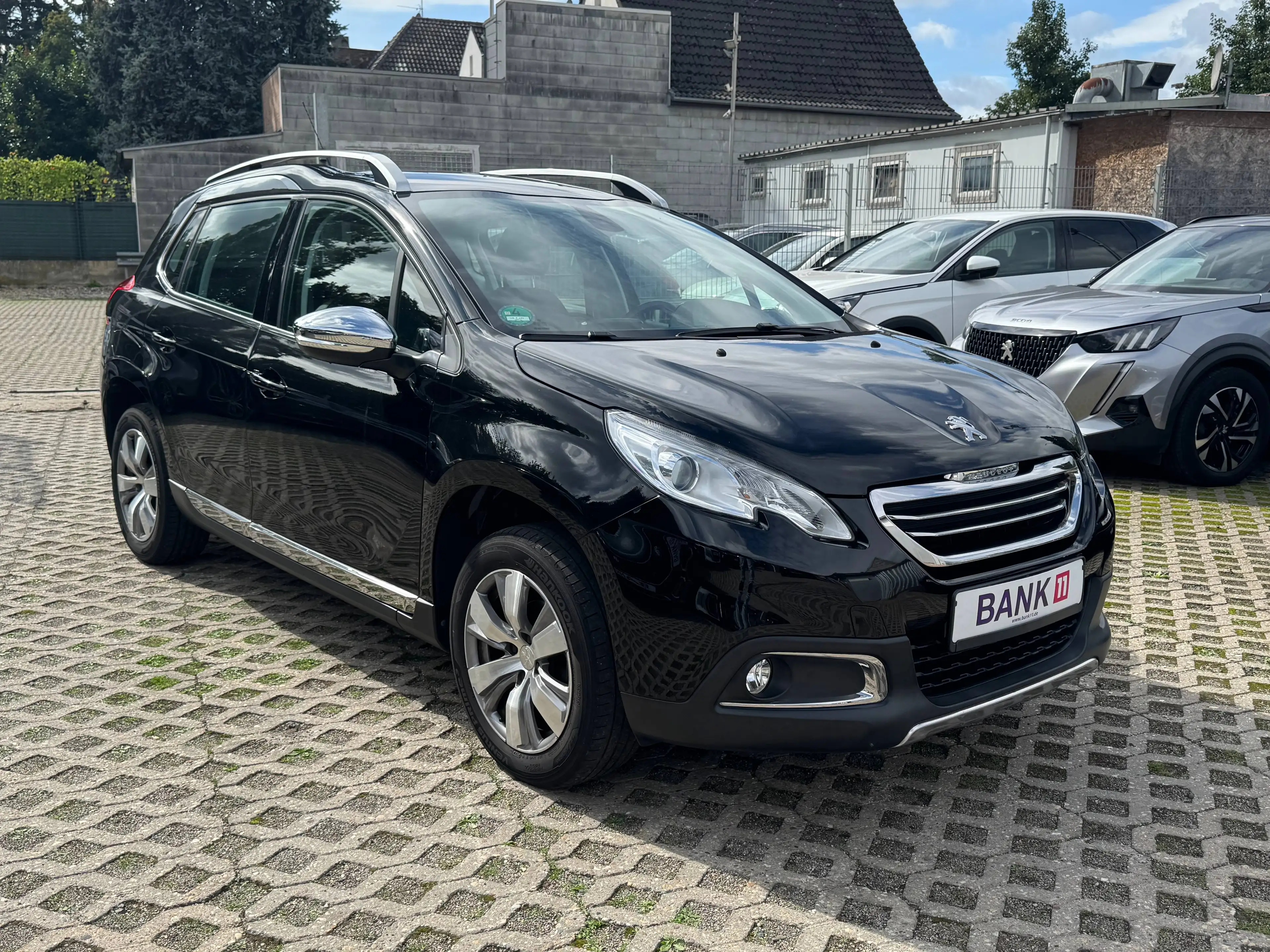 Peugeot 2008 1,2i*Teilleder*Panorama*Scheckheft*