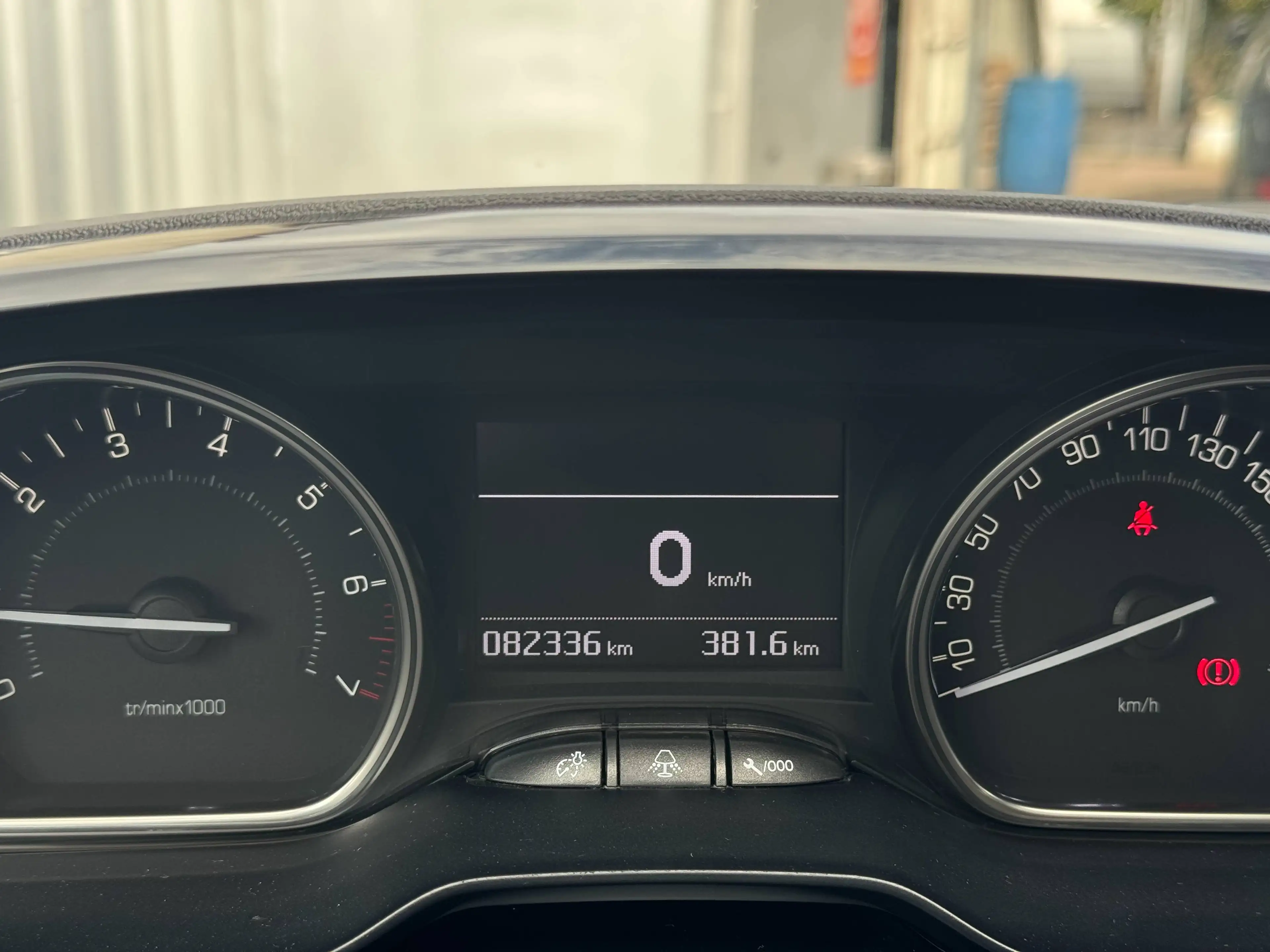 Peugeot 2008 1,2i*Teilleder*Panorama*Scheckheft* — photo 9
