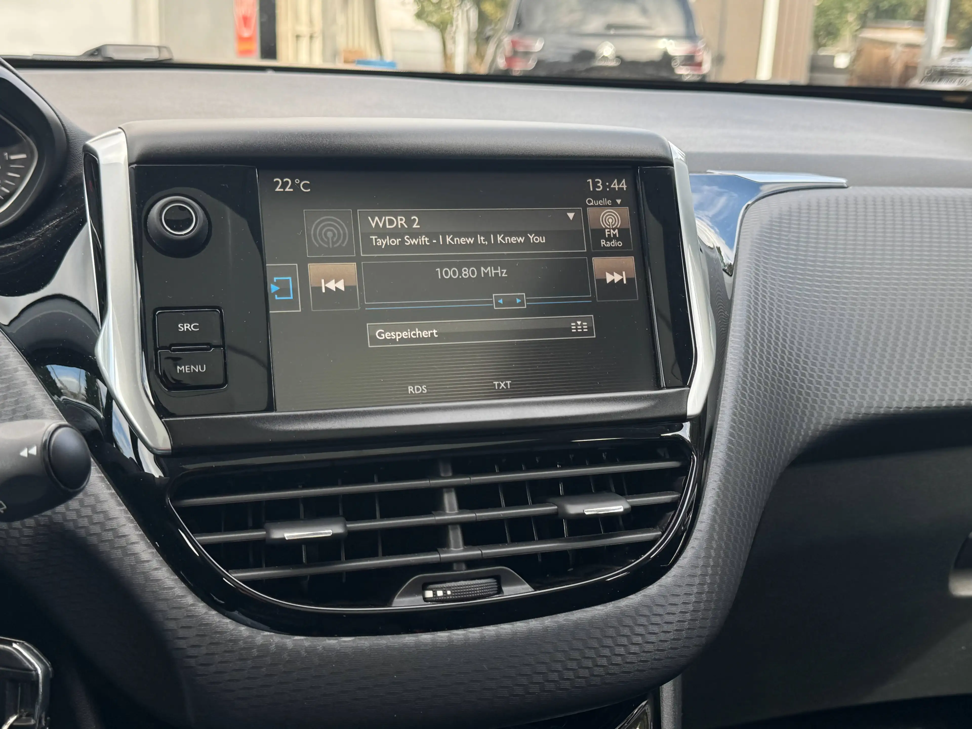 Peugeot 2008 1,2i*Teilleder*Panorama*Scheckheft* — photo 10